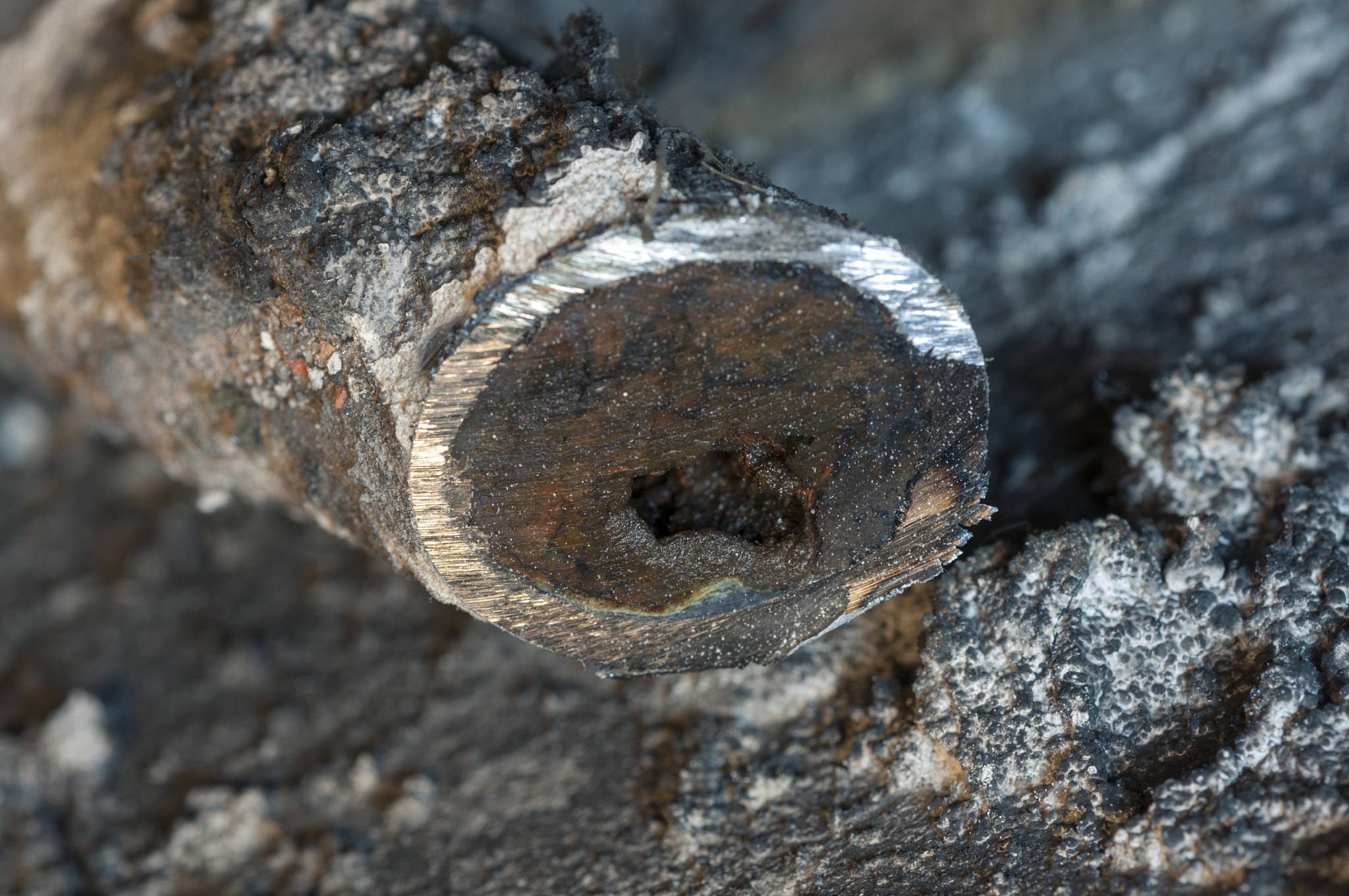 油气集输输油管线腐蚀因素分析：1000字深度解析