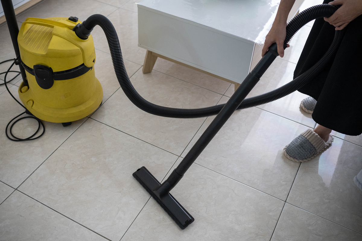 请为我提供一篇关于手持电动清洁刷的广告营销文案精简一点