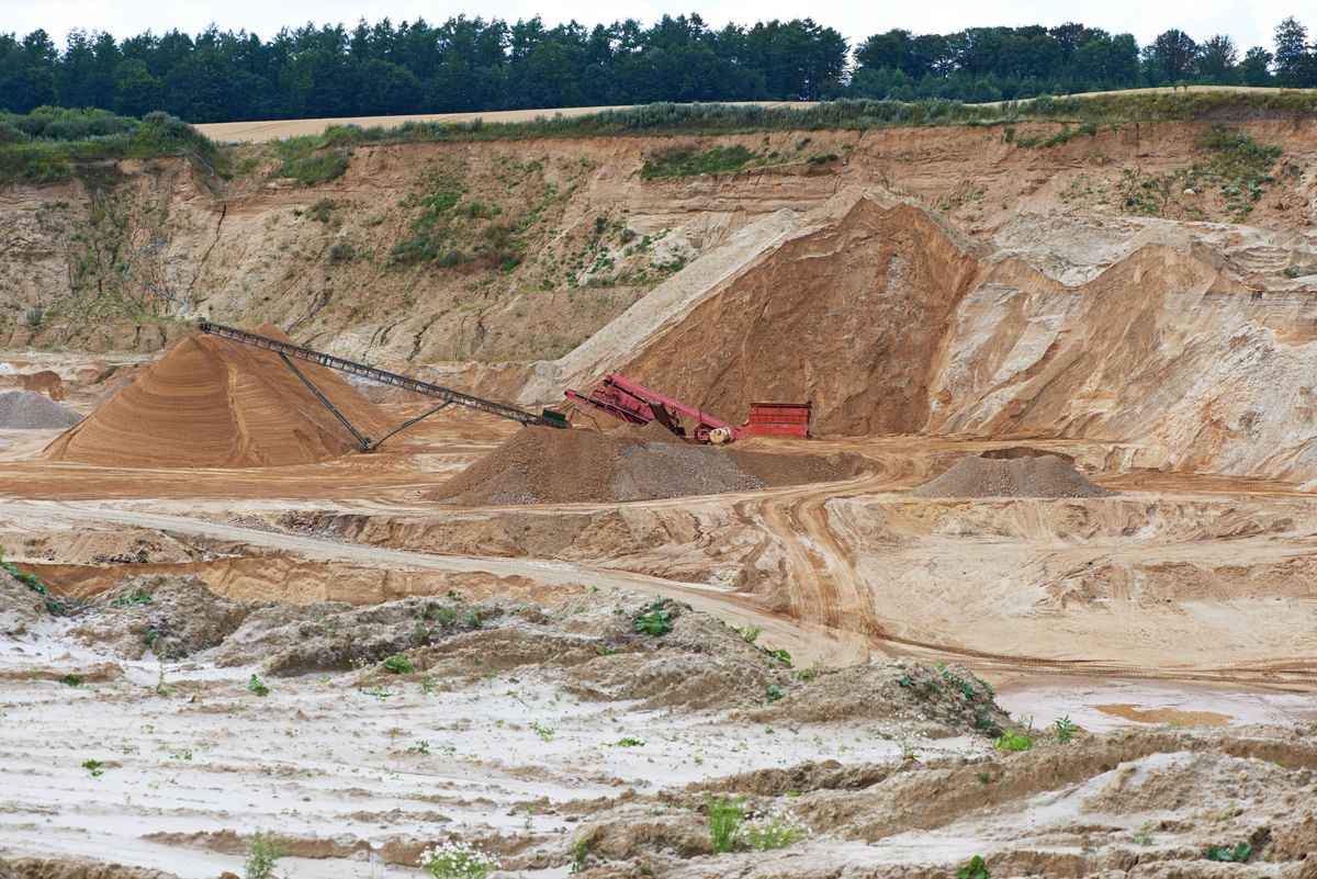 有关矿山环境修复废弃矿山利用的论文正文部分2000字