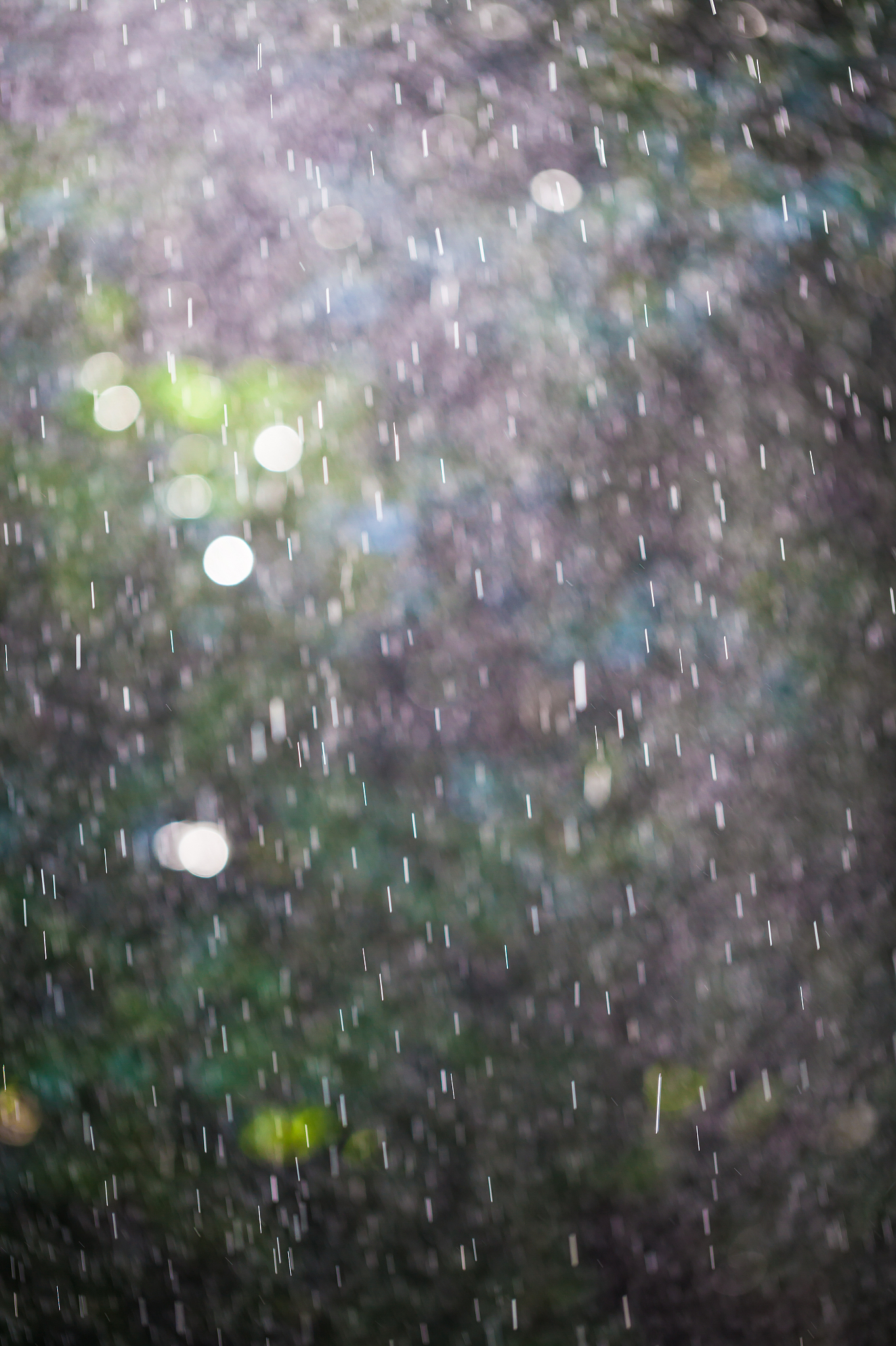 自由落体的雨为什么砸不死人