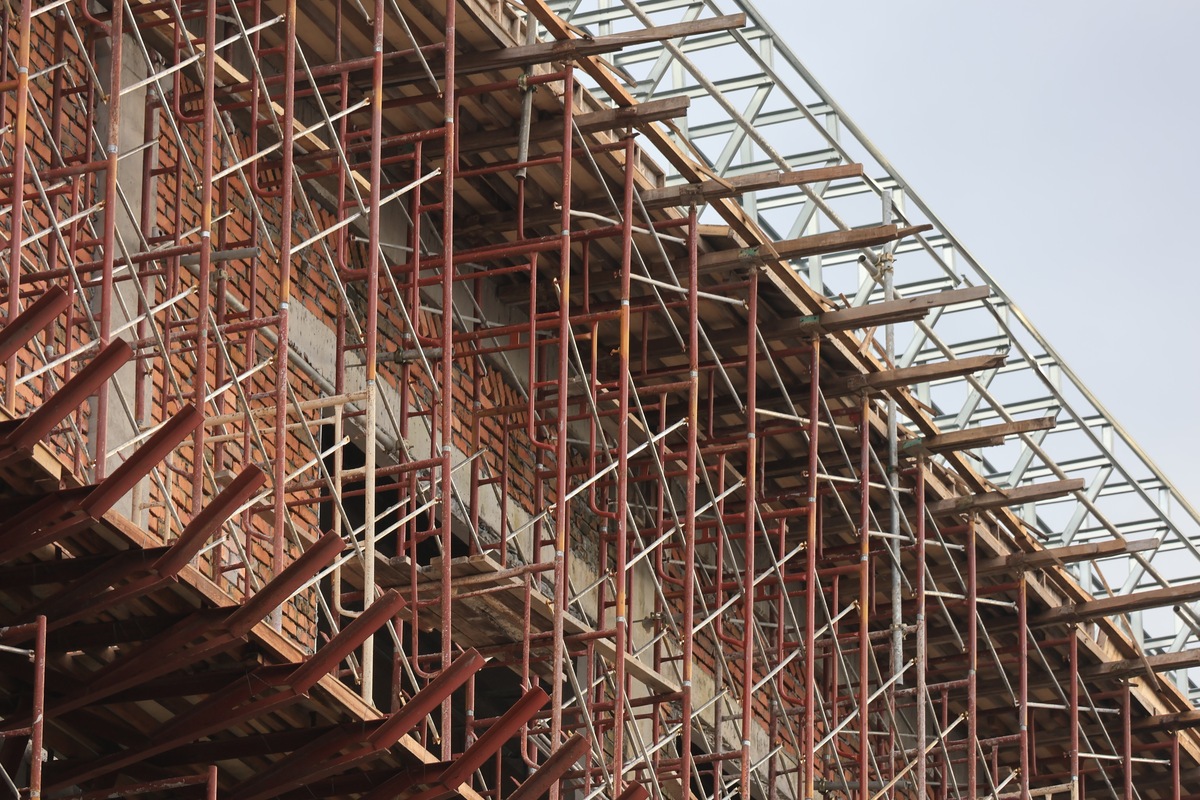 目前建筑建造施工中轮扣式脚手架研究所处的背景