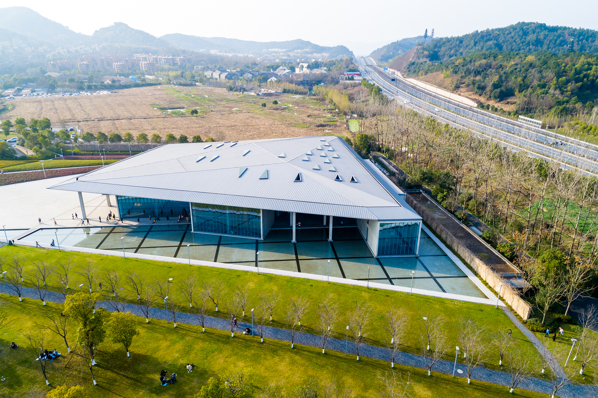 黄冈机电技术应用学校美术绘画专业：未来发展前景与招生条件