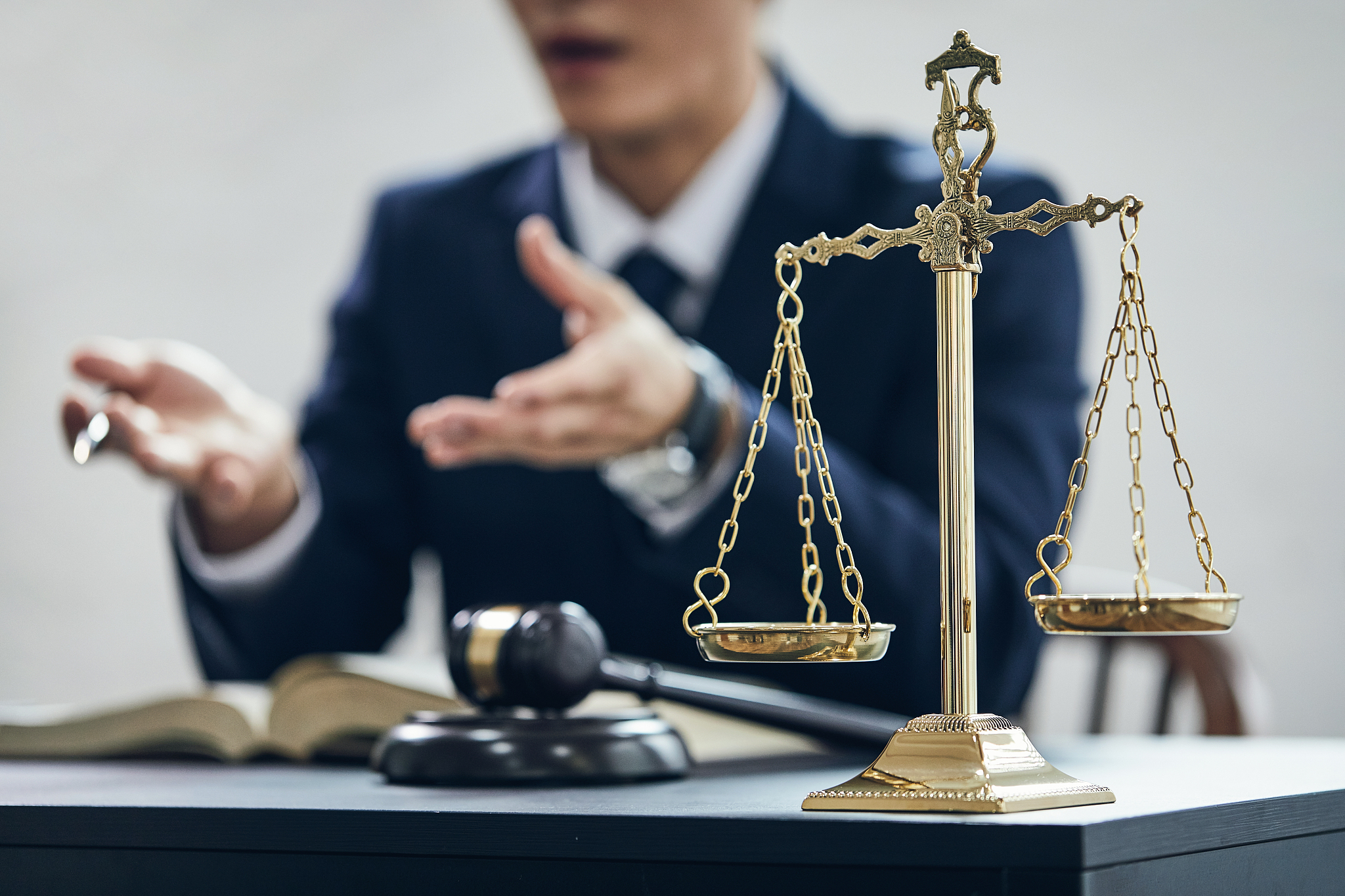 法学专业毕业能做什么？法学专业毕业有饭吃吗？