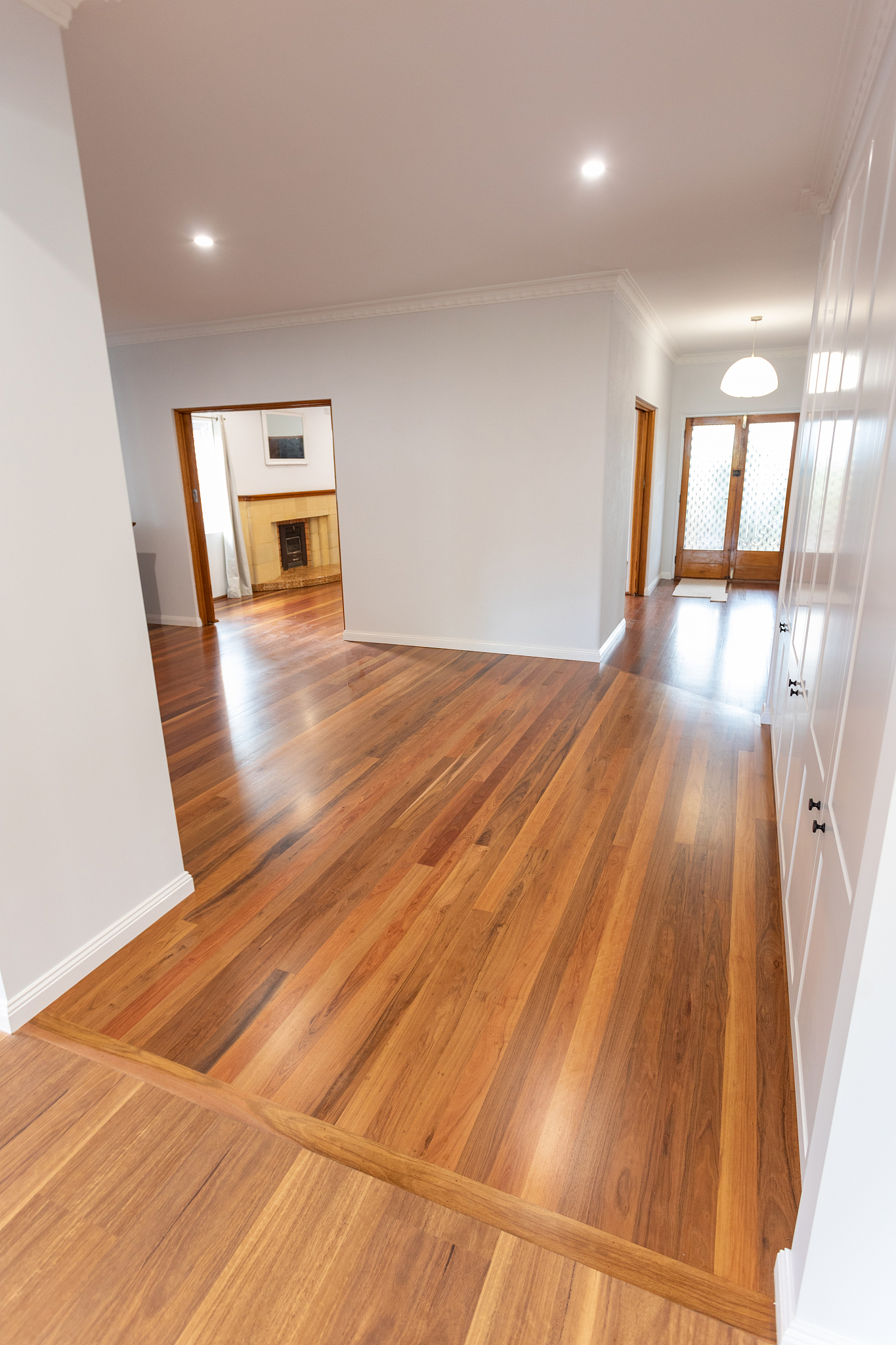 实木地板企业自产地板装修职工宿舍 增值税会计分录解析