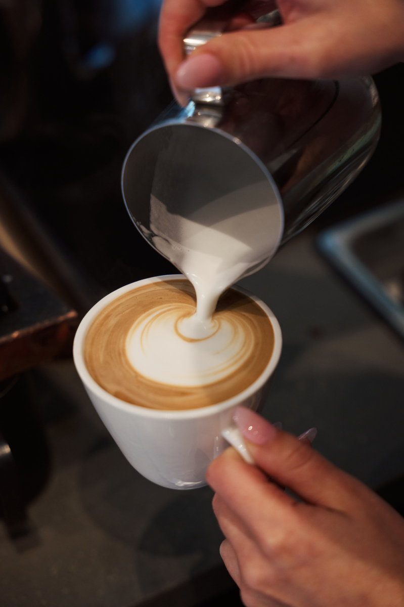 拿铁是什么？成分解析，教你制作完美拿铁