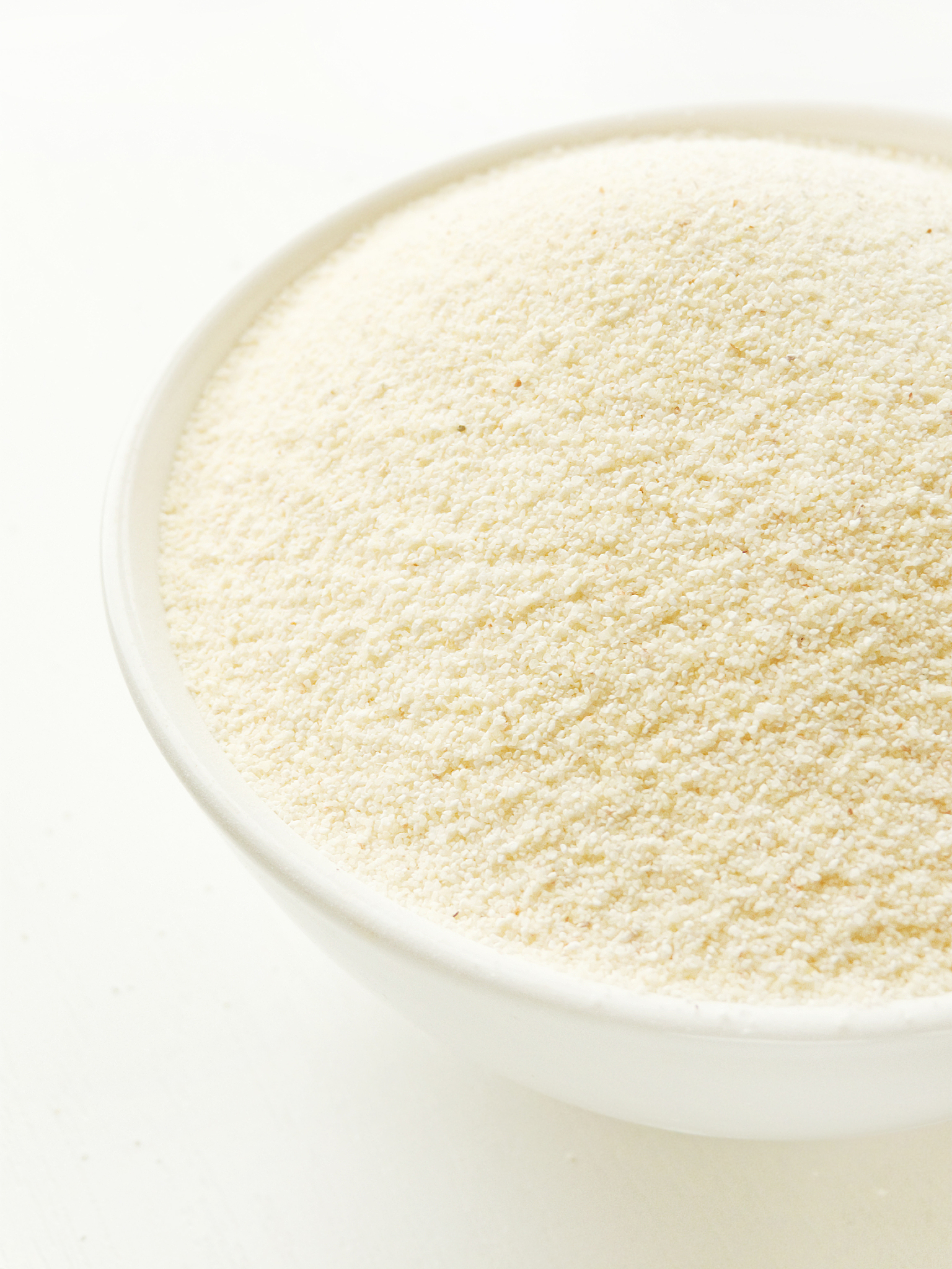 制备浓度为30的水解小麦蛋白肽溶液且制备好之后需要保存10个月这10个月内需要保证水解小麦蛋白肽溶液在外观和性能上无任务变化。请给出详细的制备过程和实验参数以及需要注意的事项。