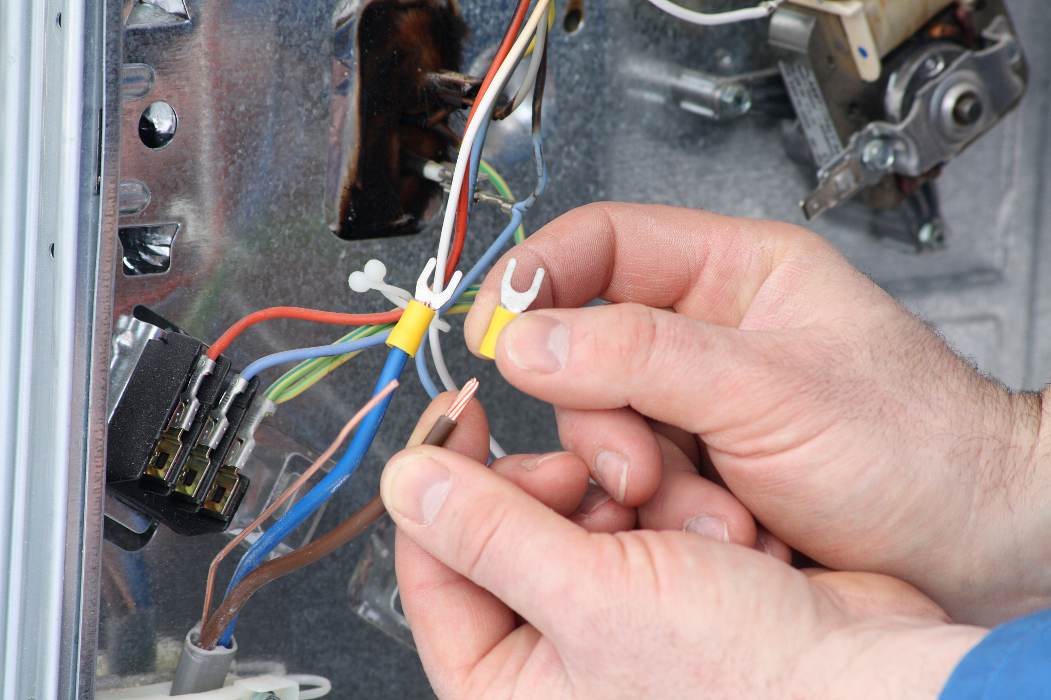 22辆餐车应该怎样接用电线 串联步骤