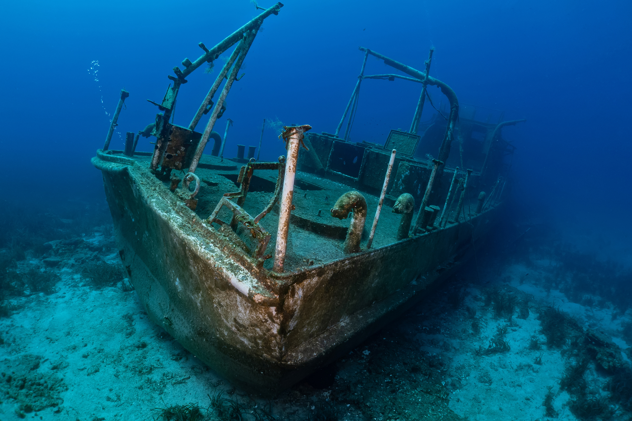 scuba diving ship wreck photo