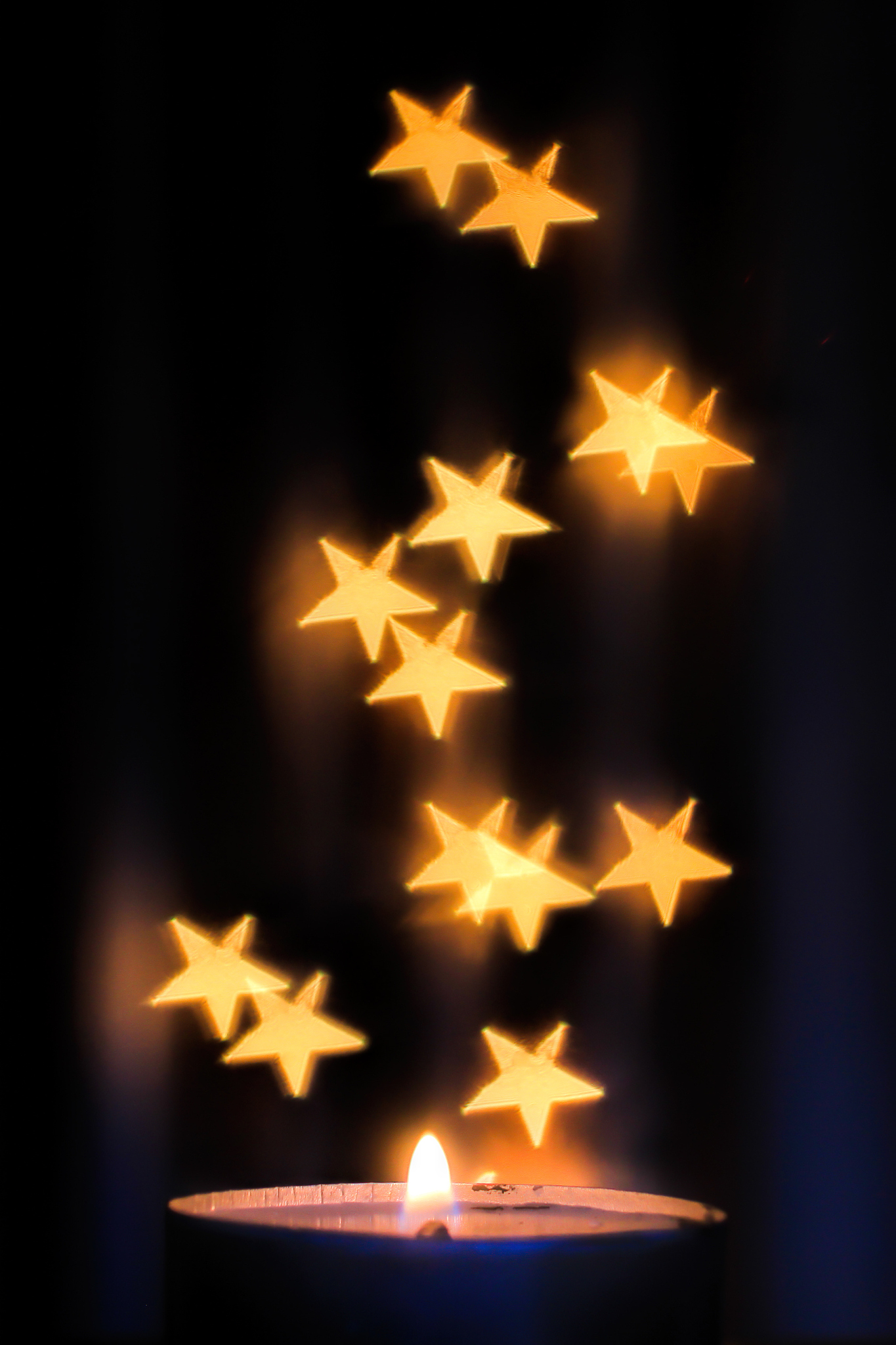 星光闪烁，灯火璀璨，信仰照亮夜空