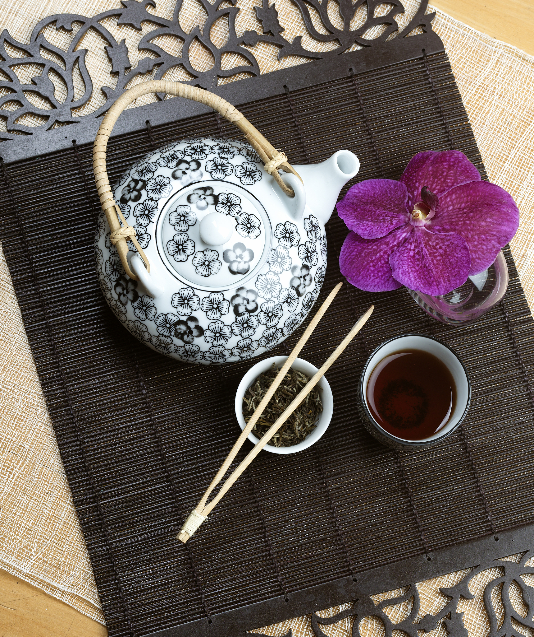Professor Wu's Thoughtful Gift: A Beautiful Travel Tea Set