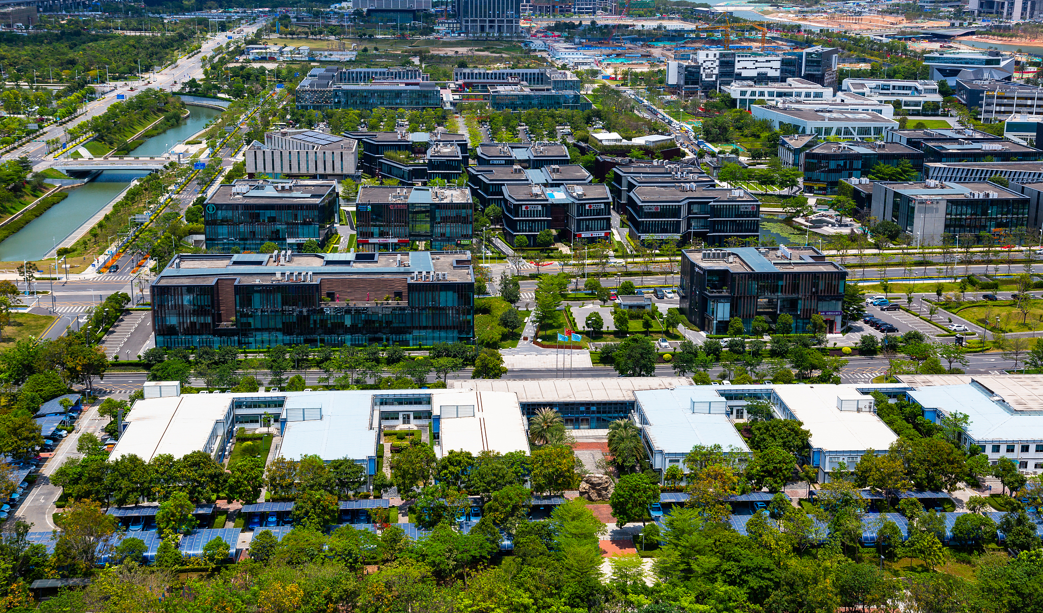 帮我规划宁波市前湾新区产业大脑平台中营商环境驾驶舱的功能