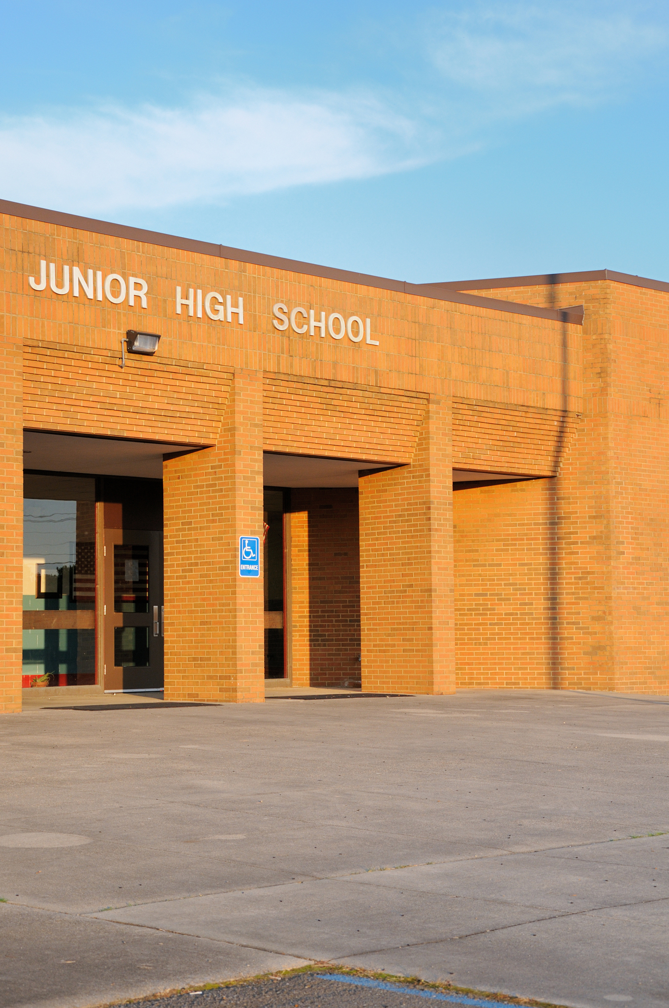 无锡曙光技工学校2021年招生对象 -  初中、高中毕业生及社会人士均可报名