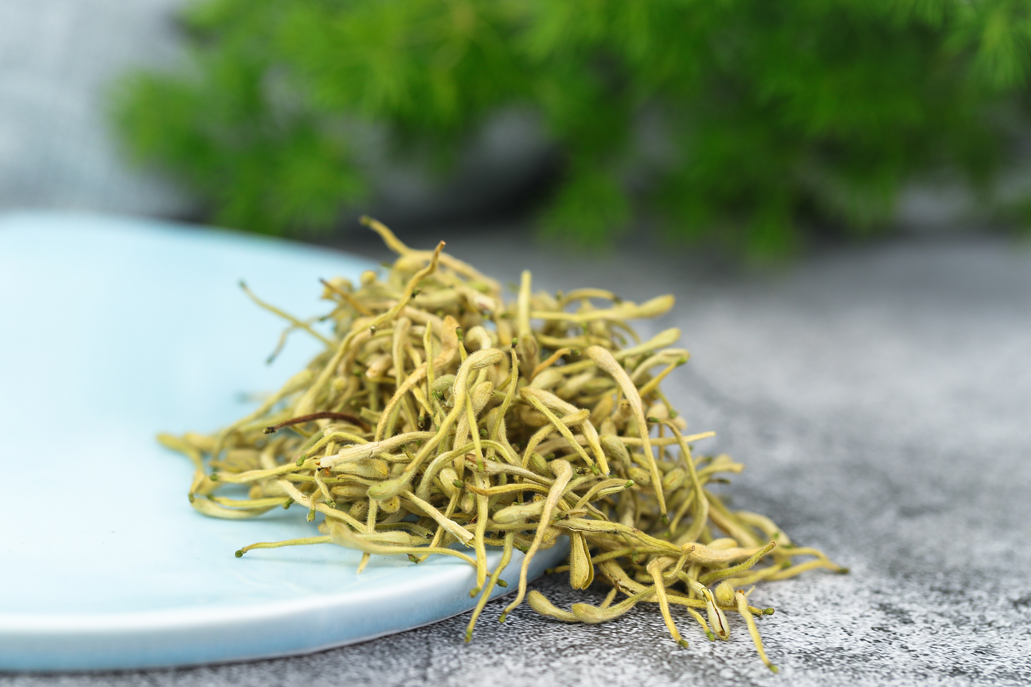 金银花洗澡一次放多少？详细步骤和功效解析