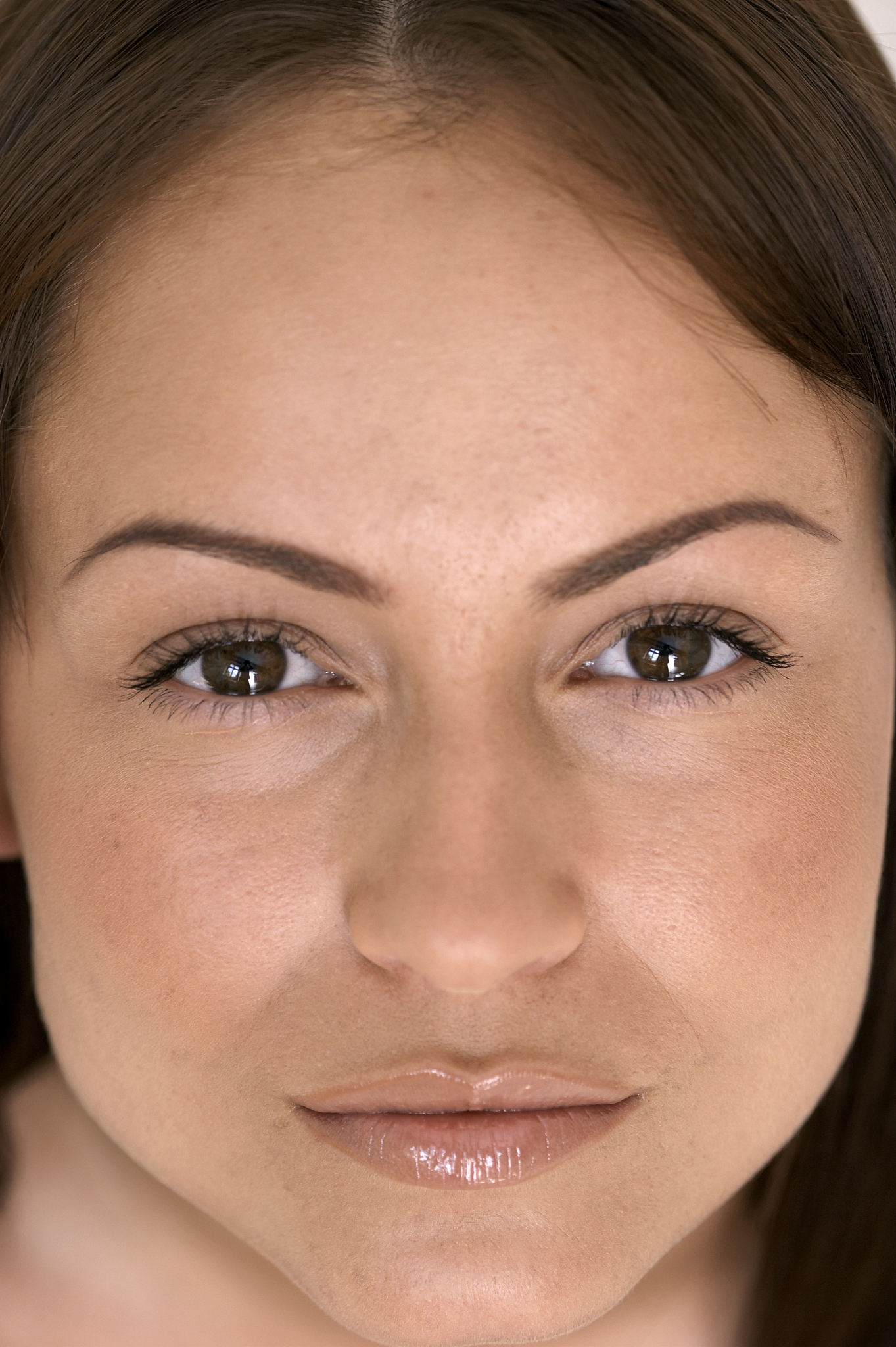 苹果14里的照片用天天p图修完图保存后不是原图人物脸部有点不太清晰