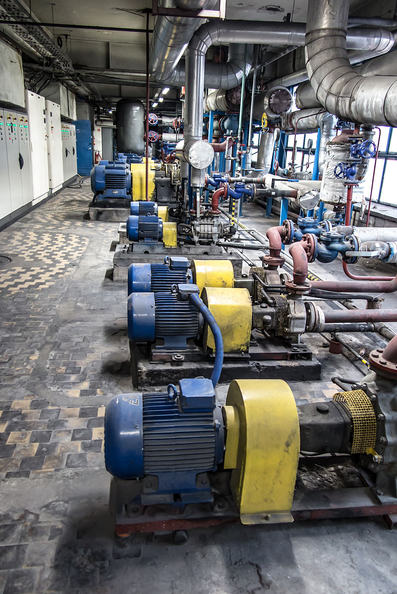 水泵加压与运行频率关系：二次方比适用吗？