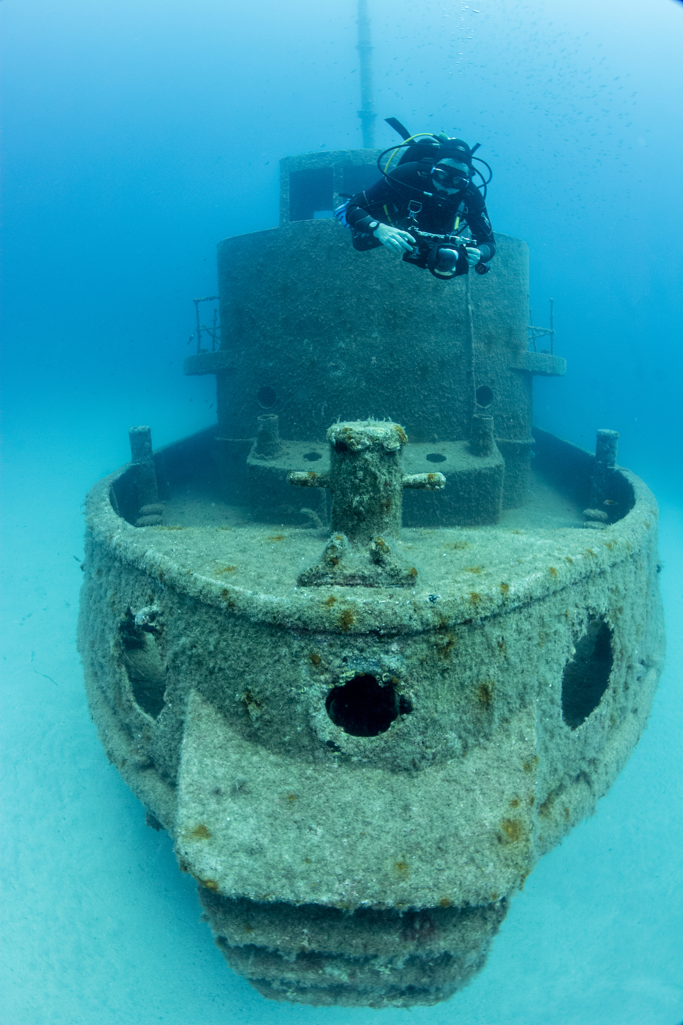 tug boat rozi and diver