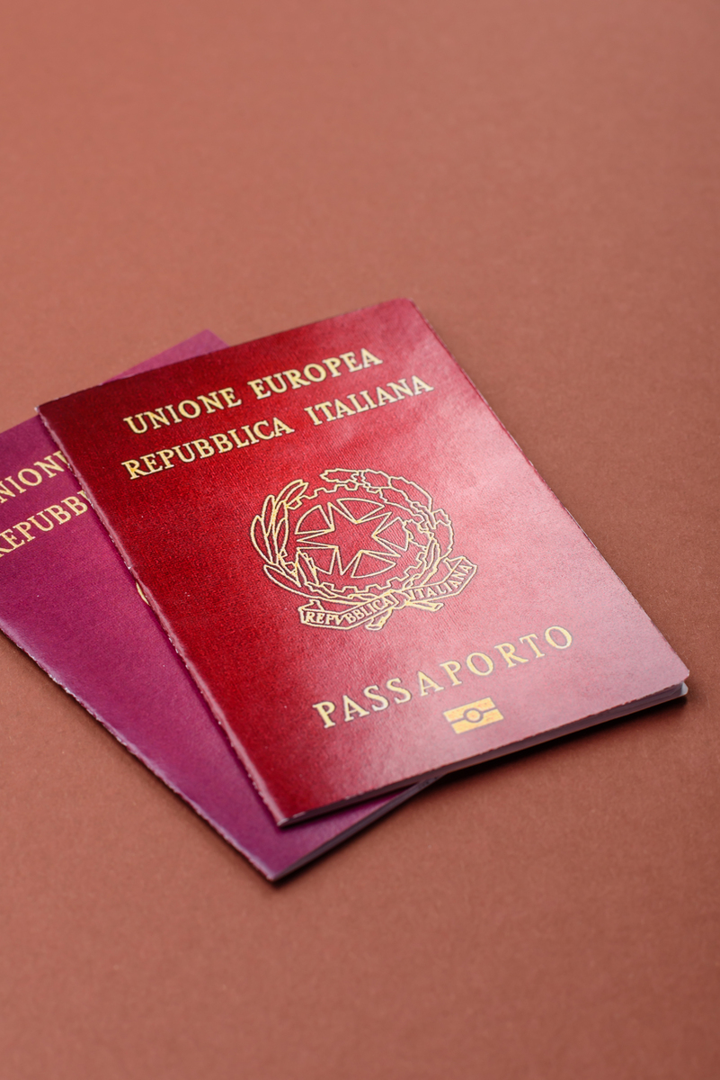 Can you fine tune this sentence - 你好 vivi, 对的，我和男友在规划未来考考虑移民美加。我印象中加拿大的枫叶卡应该是比美国的绿卡容易点对吧？我们现在都在外企上班，也有机会transfer到国外，但想了解具体如何办理永久身份。比如如果transfer出去了，有机会申请吗？要什么样的工作签证才可以申请？以及还有什么其他的方法呢？ 谢谢