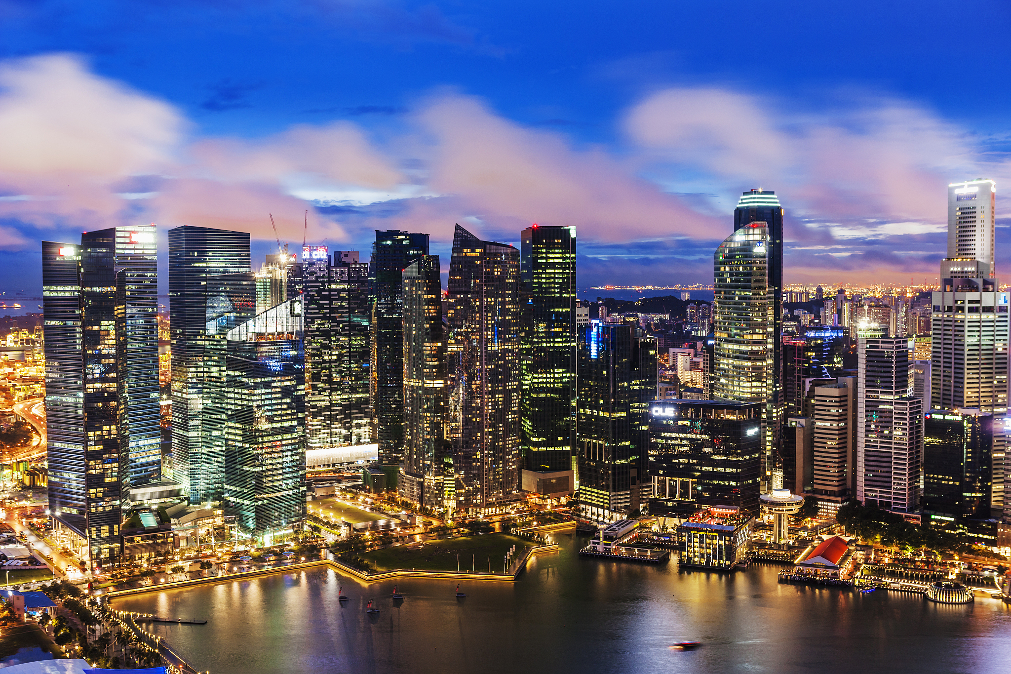 新加坡 vs 香港：城市国家比较