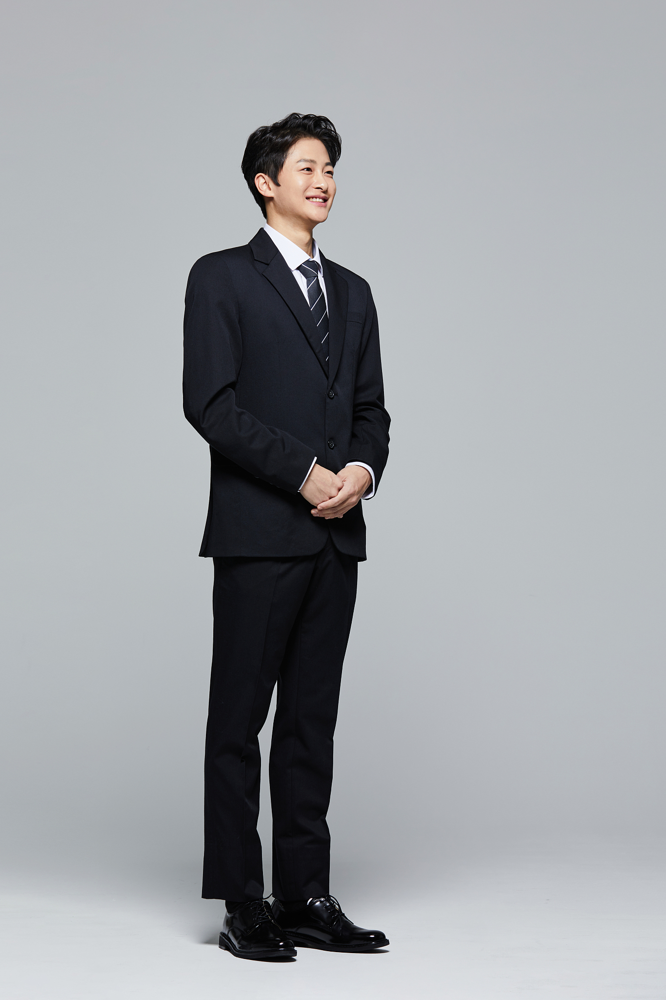 结合小学老师职业内容环境未来发展分析该职业的进入途径胜任标准综合利用文献检索访谈见习实习等进行职业探索