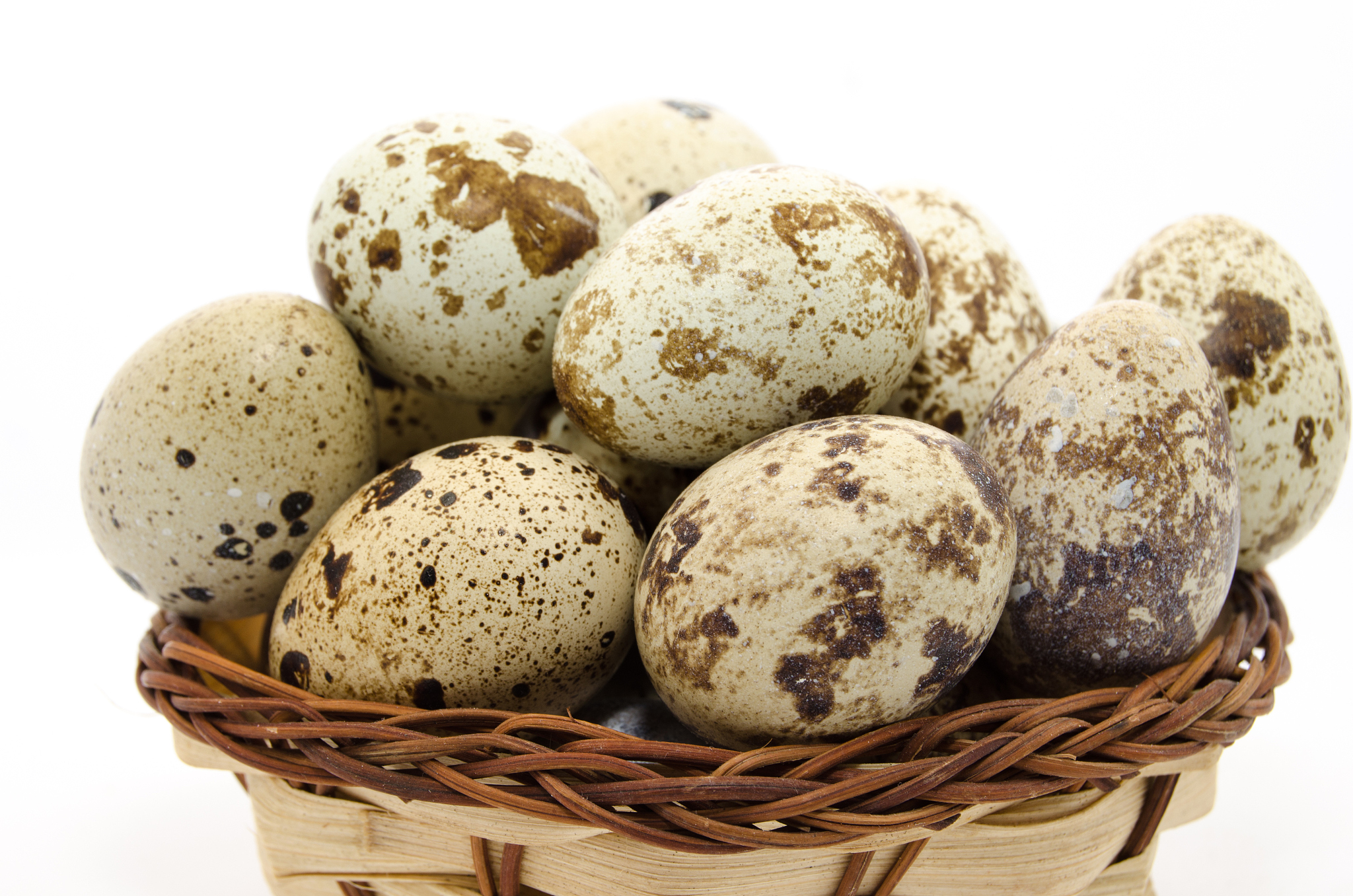 作为一家三口中妈妈的角色用妈妈的口吻改写这篇文章对于一家三口来说无论是短途旅行还是郊区散心周末就是家庭出游的最佳时间。然而对于不少非全职爸妈来说周末还要早起为家人准备早餐也是一件既甜蜜又痛苦的事情。不过不用担心！我把我的省时早餐秘籍告诉你这些搭配轻轻松松就能满足你既想赖床、又想准备营养早餐的需求。3种无穷鸡蛋&无穷鹌鹑蛋早餐搭配分享：亲测营养好吃又方便首先第一种是：无穷盐焗鸡蛋+三明治相信很多朋友