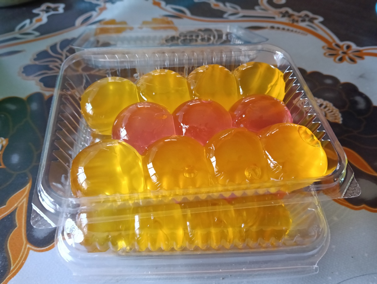 我们研发了一种果冻非常健康吃一颗果冻等于吃一个新鲜的水果而且果冻比水果吃起来更方便。请问这个果冻想几个宣传语10个