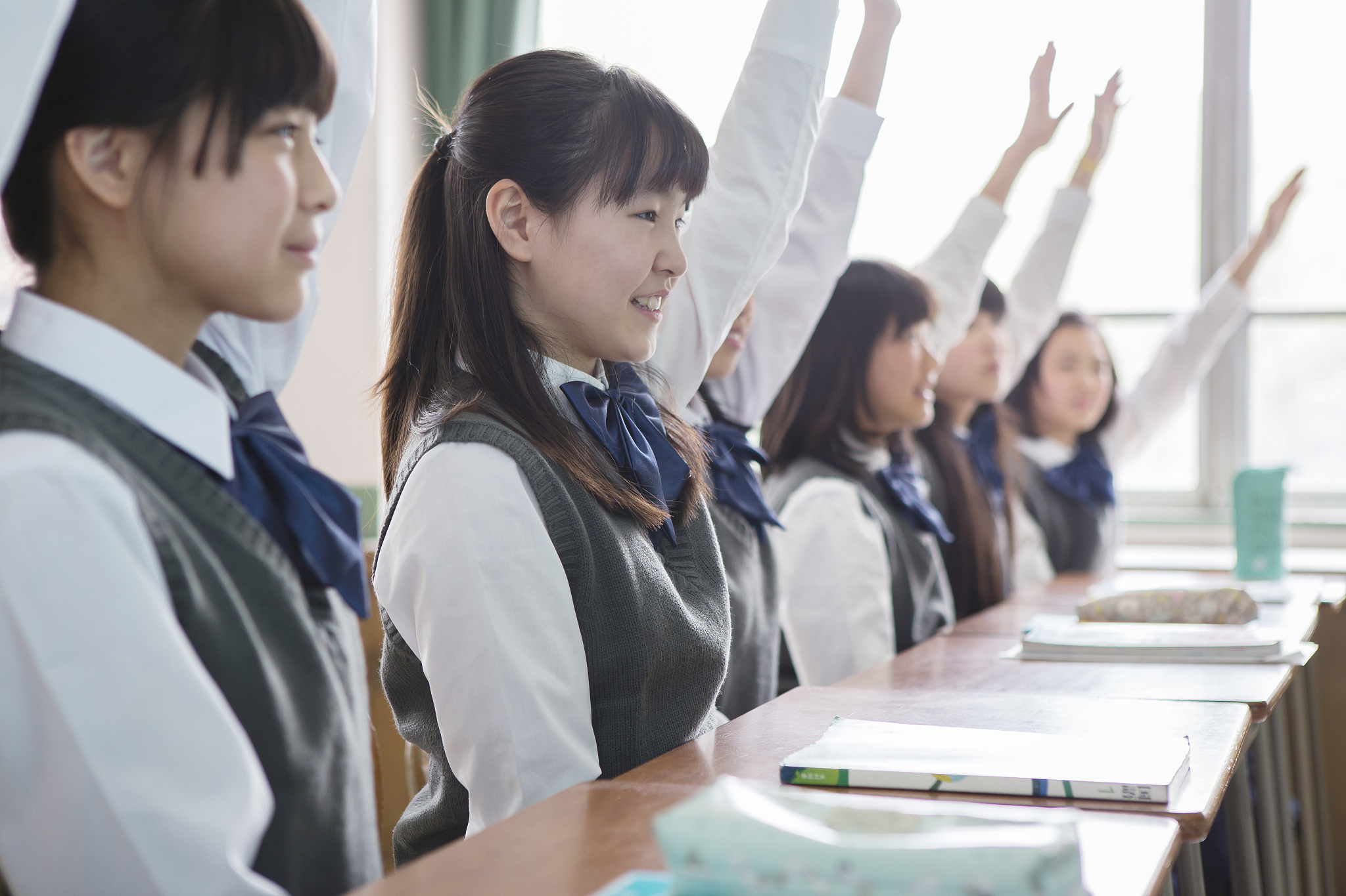 初中毕业女孩学什么专业比较好