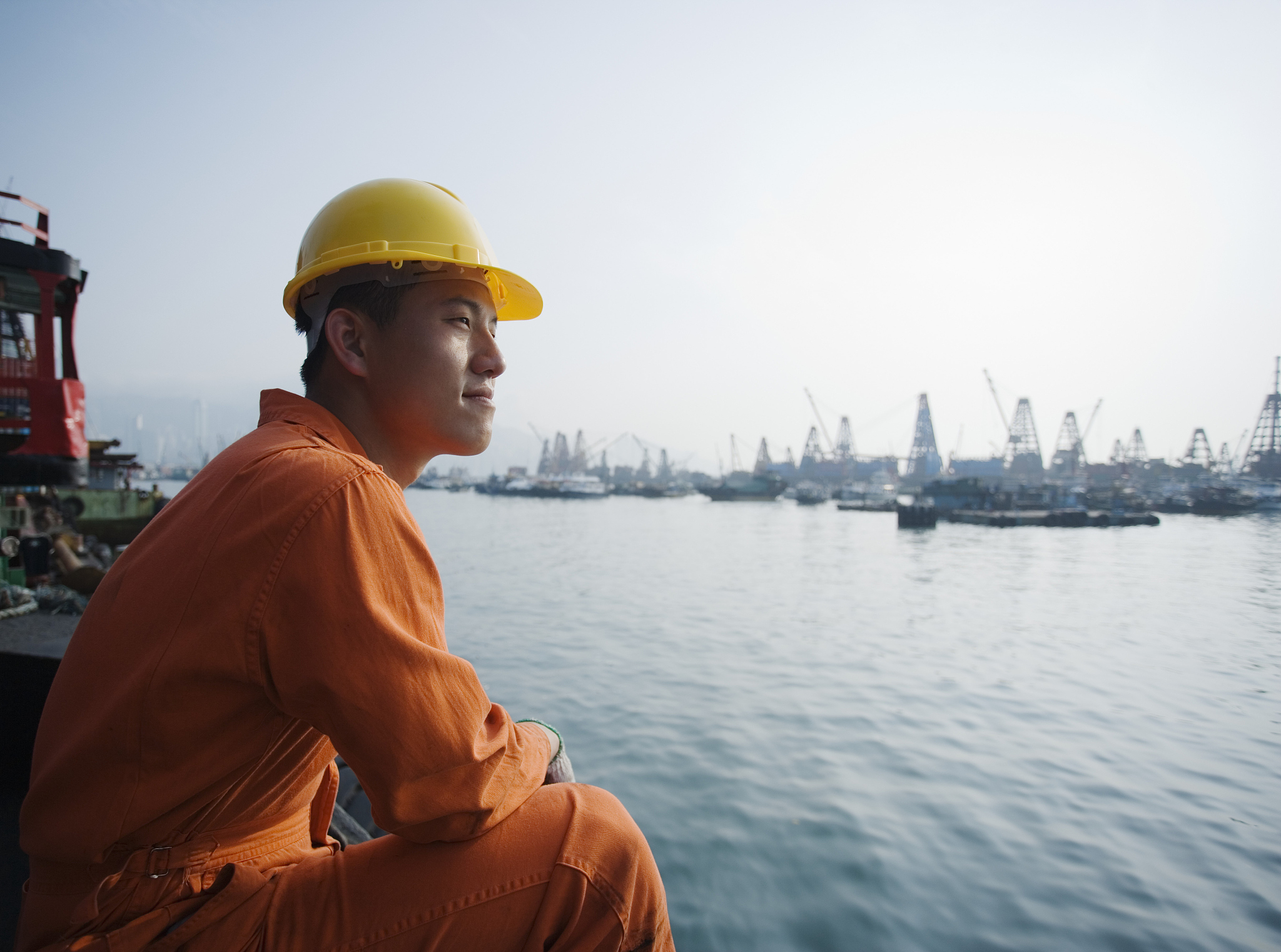 Starboard Side Mooring and Cargo Fall Risk Mitigation during Unloading