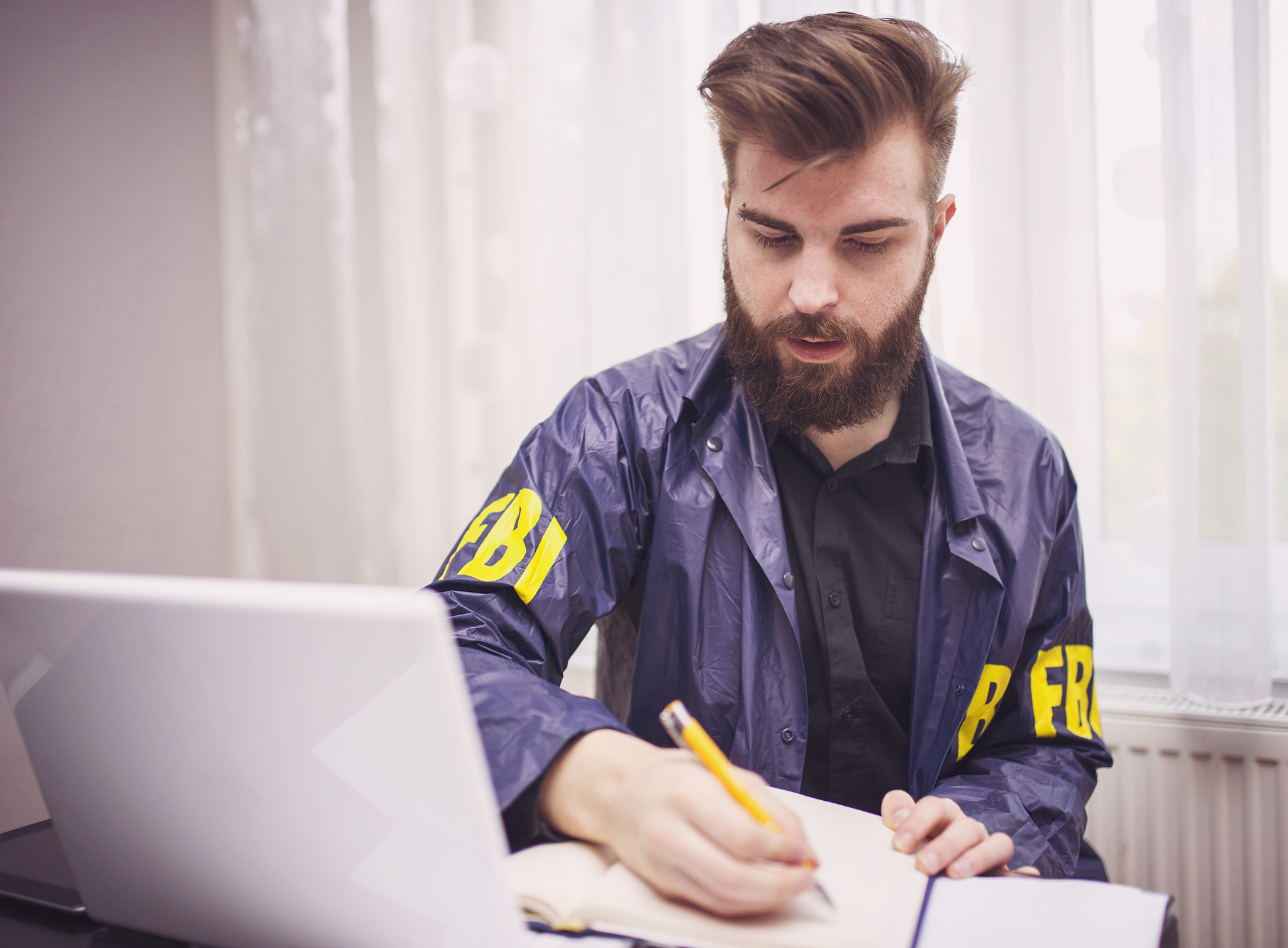 FBI 和警察局：职责和范围的差异 - 详细解释
