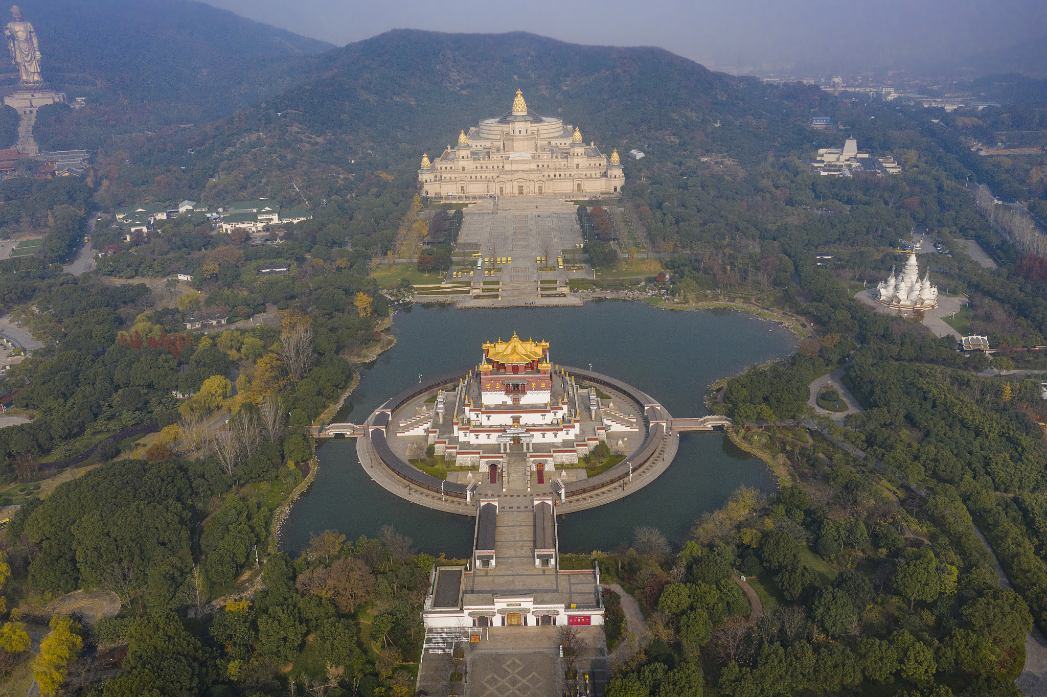 请你按照时间详细的安排一下我与相亲对象在石家庄桥西区一天的游玩与吃饭地点