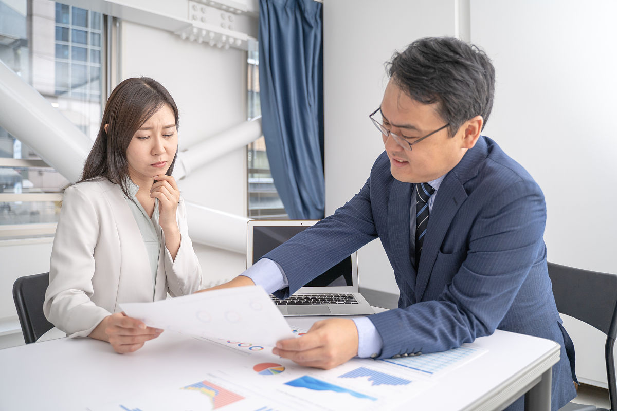 为什么我暴躁易怒的上司突然对我很好我很害怕怎么办