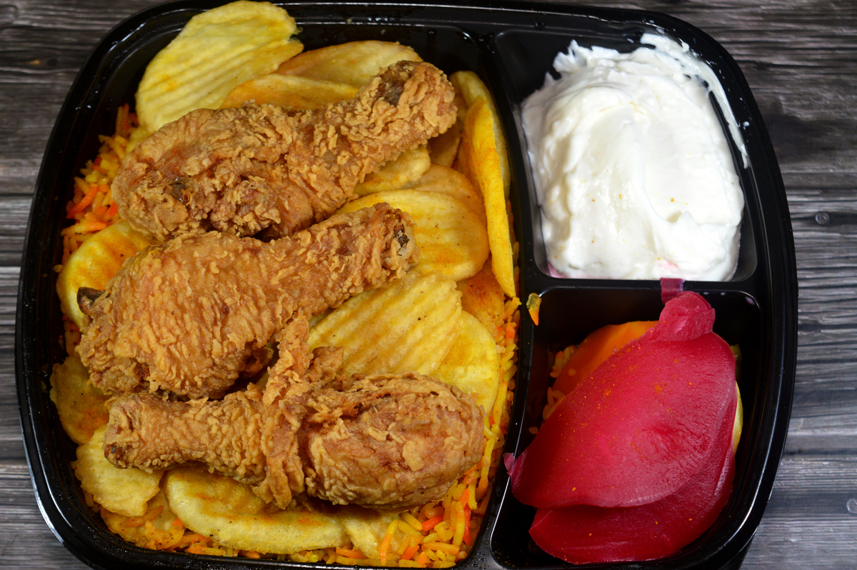 我很纠结今天晚餐吃什么请帮我在久青中国汉堡、关东煮物、魔力鸡扒、牛家人、怪大叔随便选一个作为我今天的晚餐