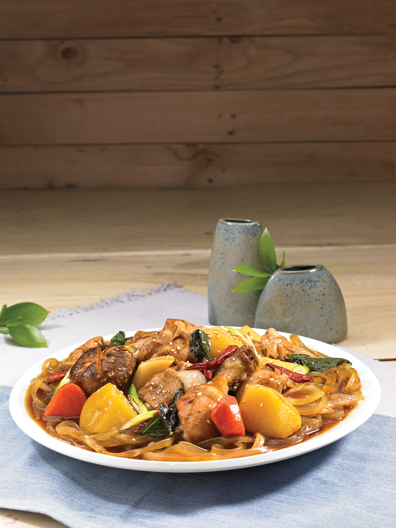 braused,vegetable,cellophane noodles,chicken,korean food