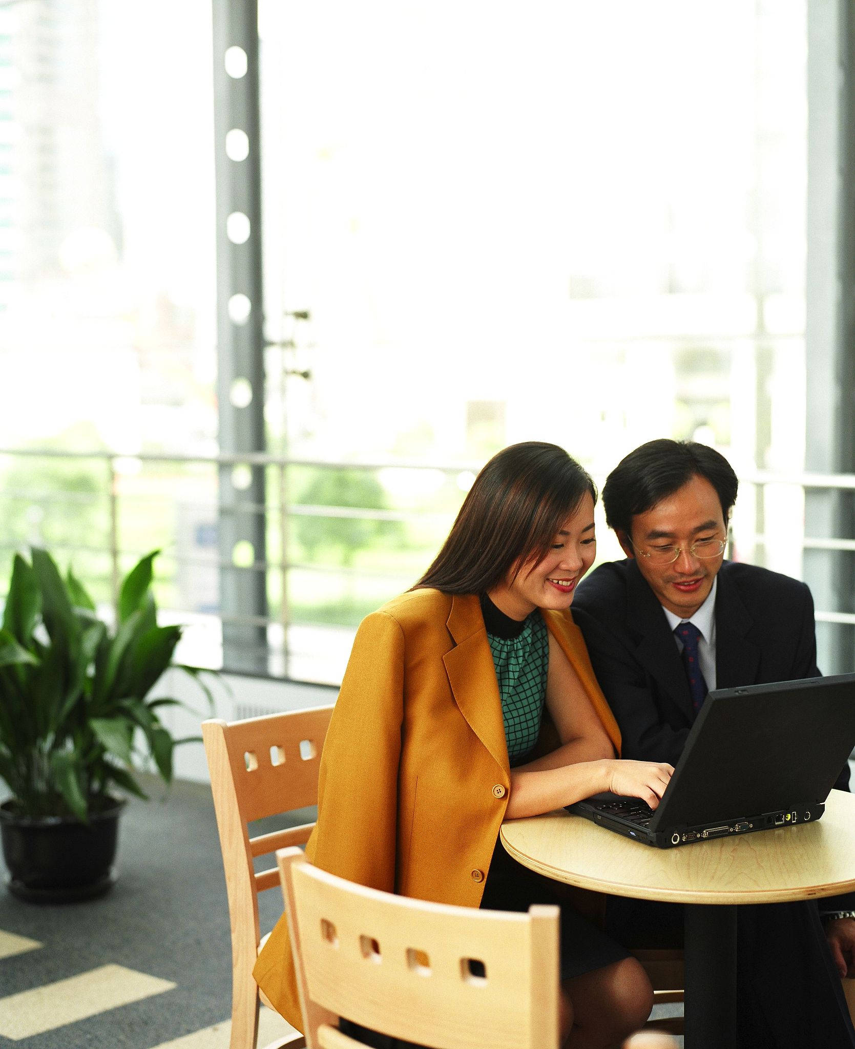 Y160M－4型三相异步电动机额定数据如下：UN=380V△ 形 接 法 PN=11kW效率ηN =087额定转速nN=1455rmincosψN=085TstTN=19TmTN=20IstIN=70。求：1 额定电流IN= A保留一位小数额定转矩TN= N·m保留一位小数；2电网电压380V全压起动电流Ist = A保留一位小数起动转矩Tst = N·m保留一位