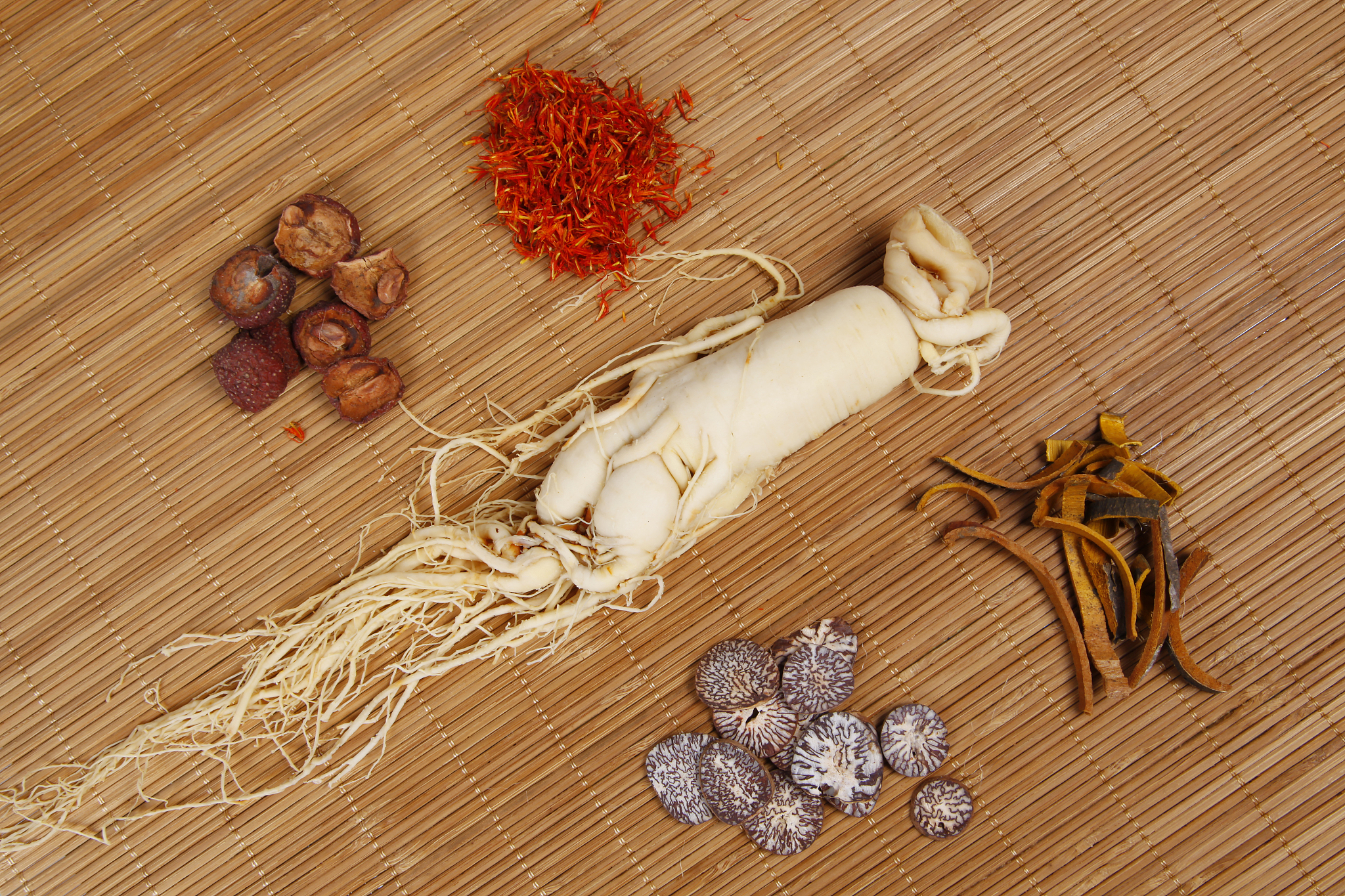 What is the core belief of traditional Chinese medicine‏A Herbal medicine 	BThe balance of Yin and YangCMeridians and acupuncture pointsDFour pillar of diagnosis