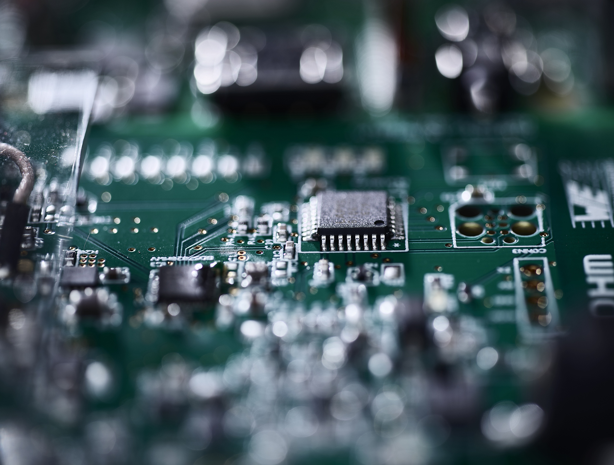 电子材料与元器件制造值得选择吗