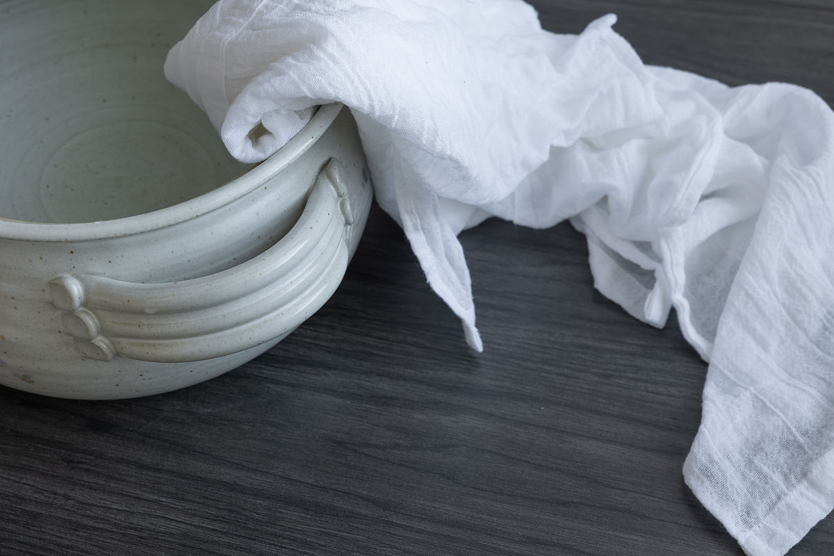 语句降重：在确定反应器容积和高度后对矩形池必须确定反应器的长和宽。考虑布水均匀性和经济性时池型的长宽比一般采用21较为合适。