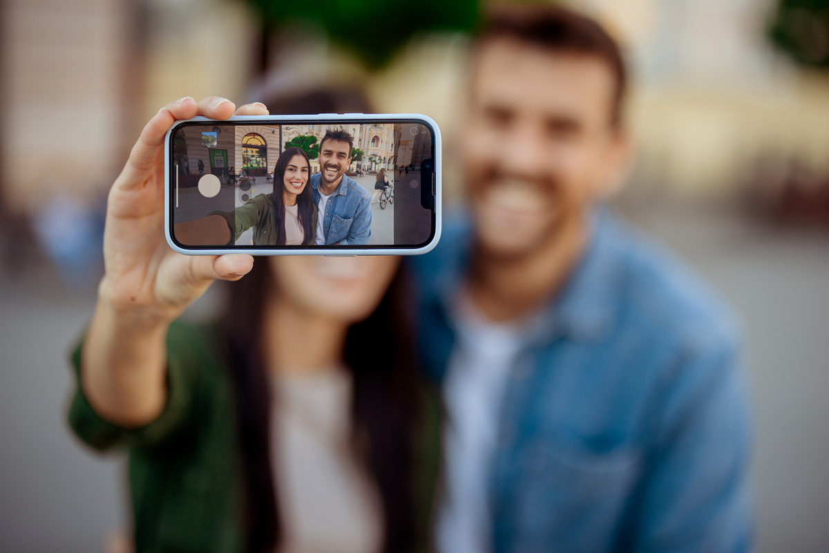 qq前后摄像头一起拍照怎么弄回答加拓展。