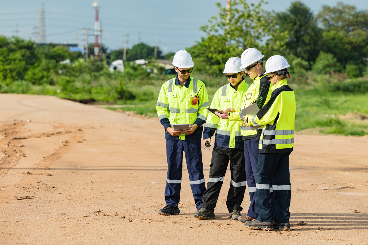 道路养护工突遇交通事故如何应对？