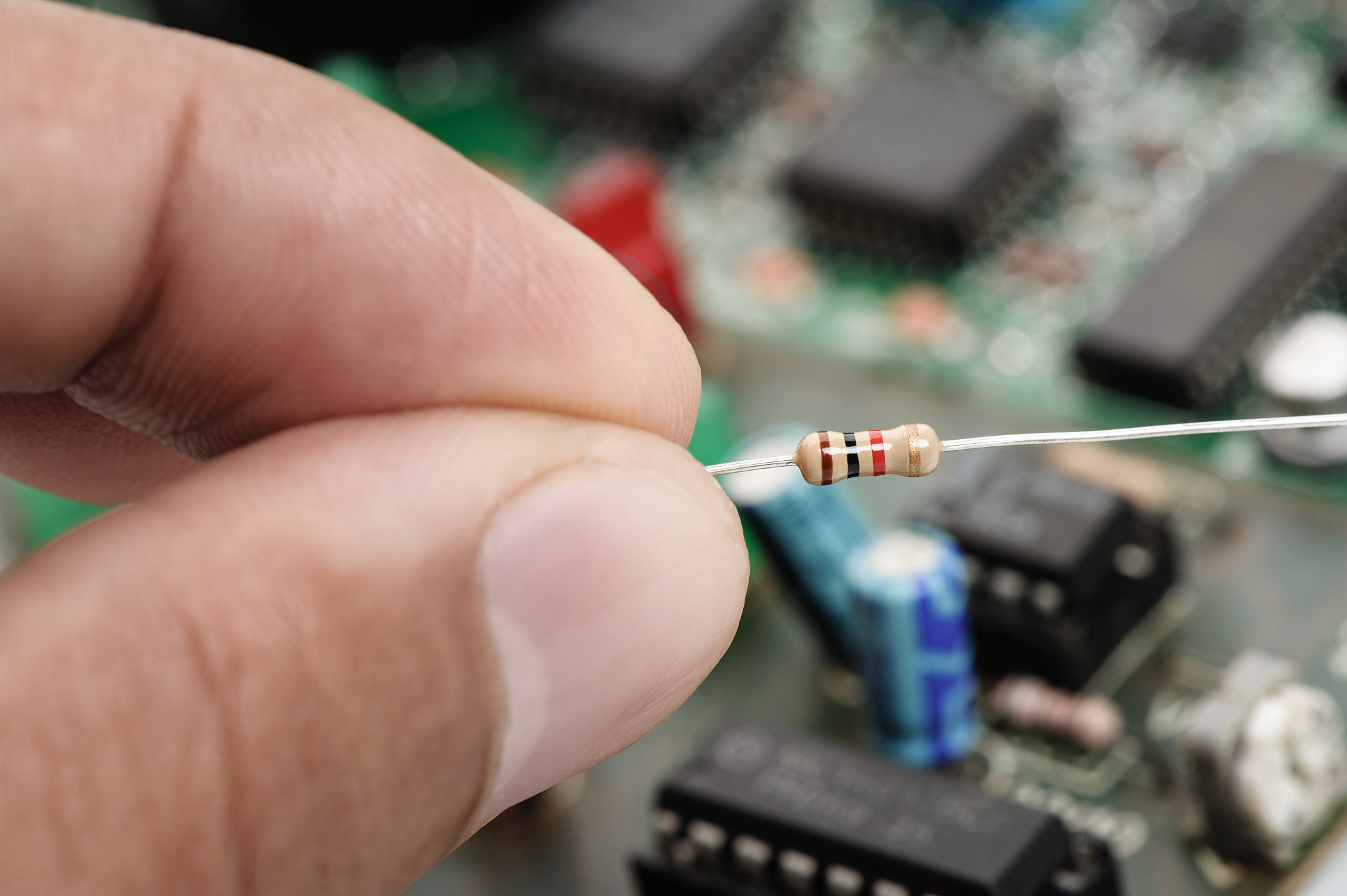 电阻温度探测器 (RTD) - 工作原理、类型和应用