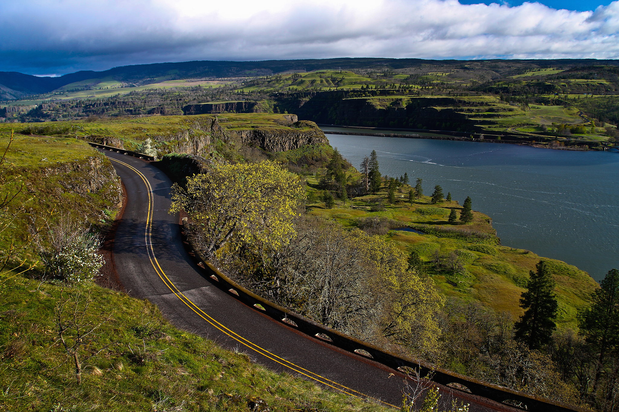 奥地利那种贴在车窗上的高速公路票英语叫做什么？
