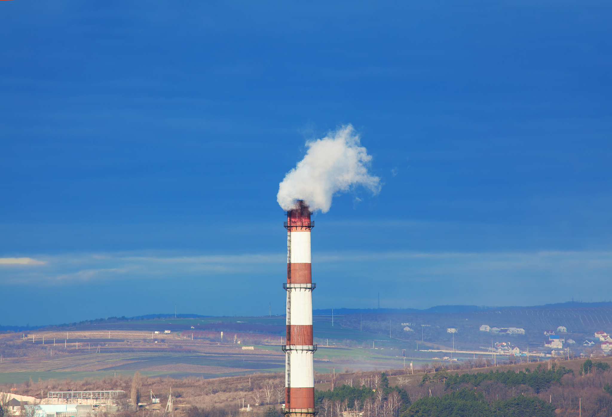plant emits smog