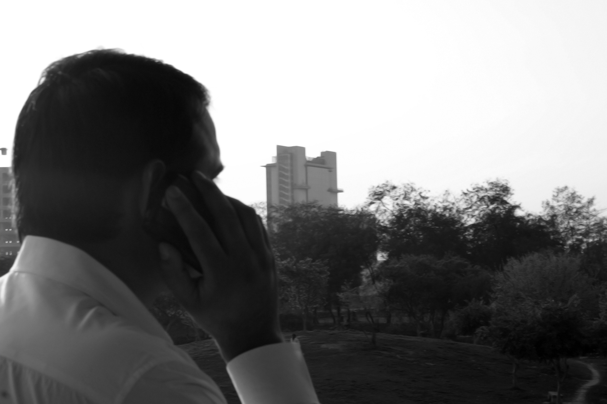 在你情绪低落的时候你会给谁打电话下面男生的回答都出奇一致没有人。这句话是什么意思