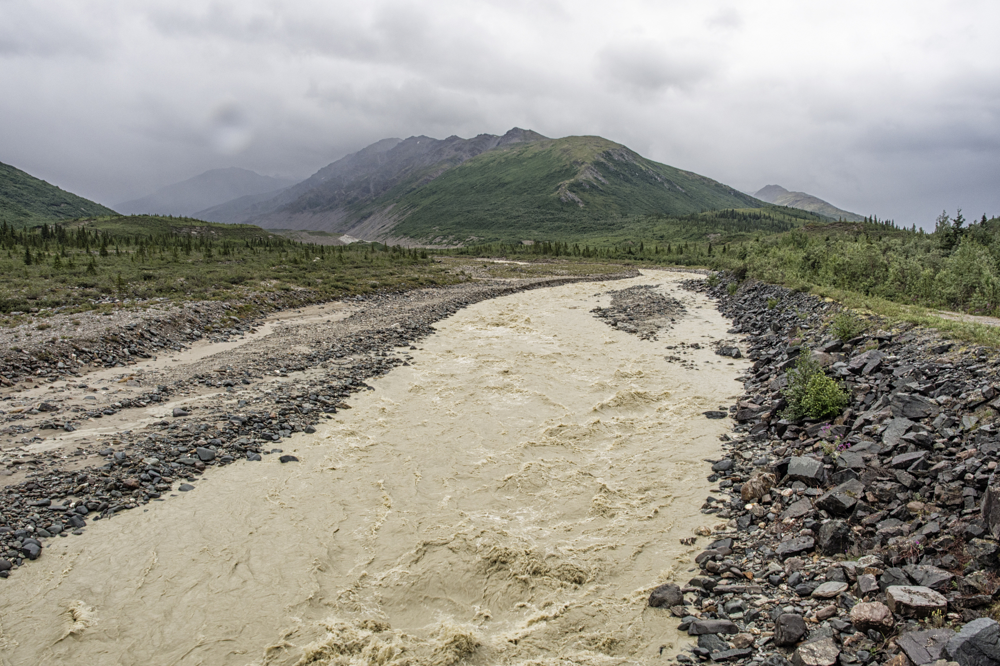 1 Loess was the parent material of Lou soil in Guanzhong In the monsoon climate of the warm temperate zone there was an obvious Calcic horizon and Argic horizon in the middle and lower part of Lou soi