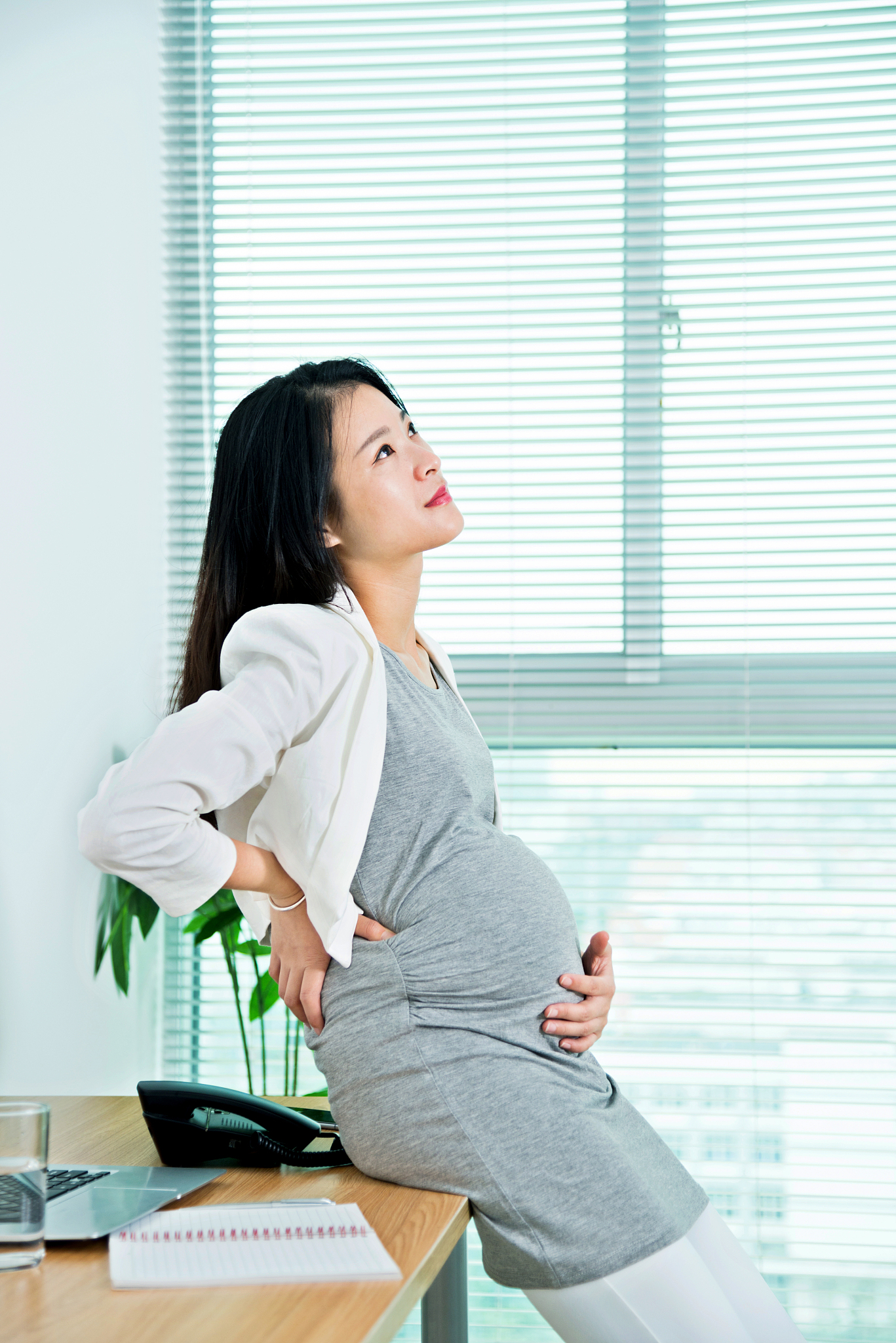 pregnant women have backache
