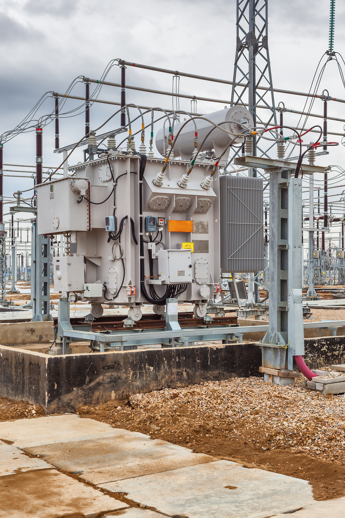 600MW机组厂用电源优化方案：采用分裂变压器提高可靠性