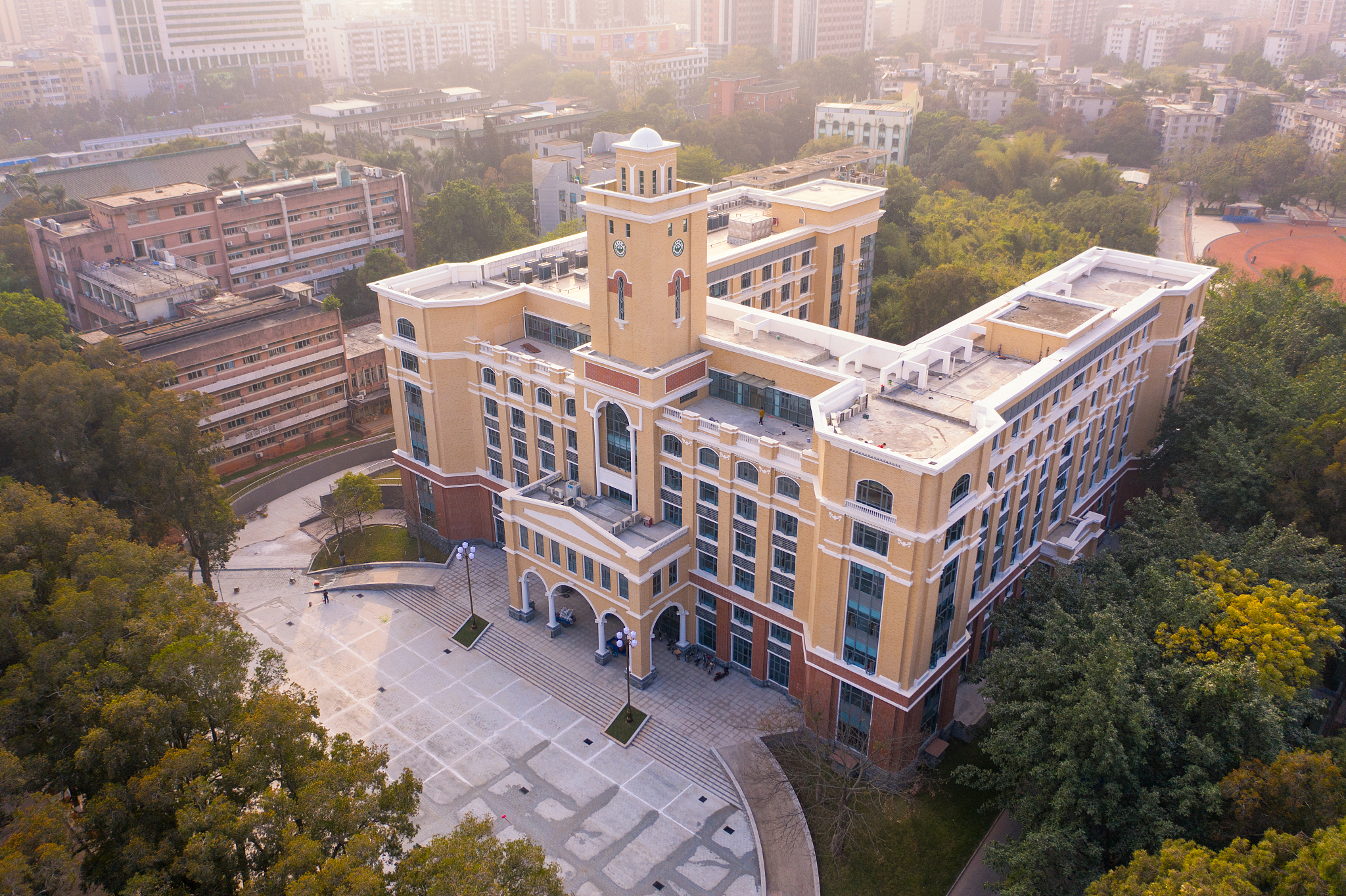 四川省绵竹市职业中专学校电子信息技术专业课程设置有哪些