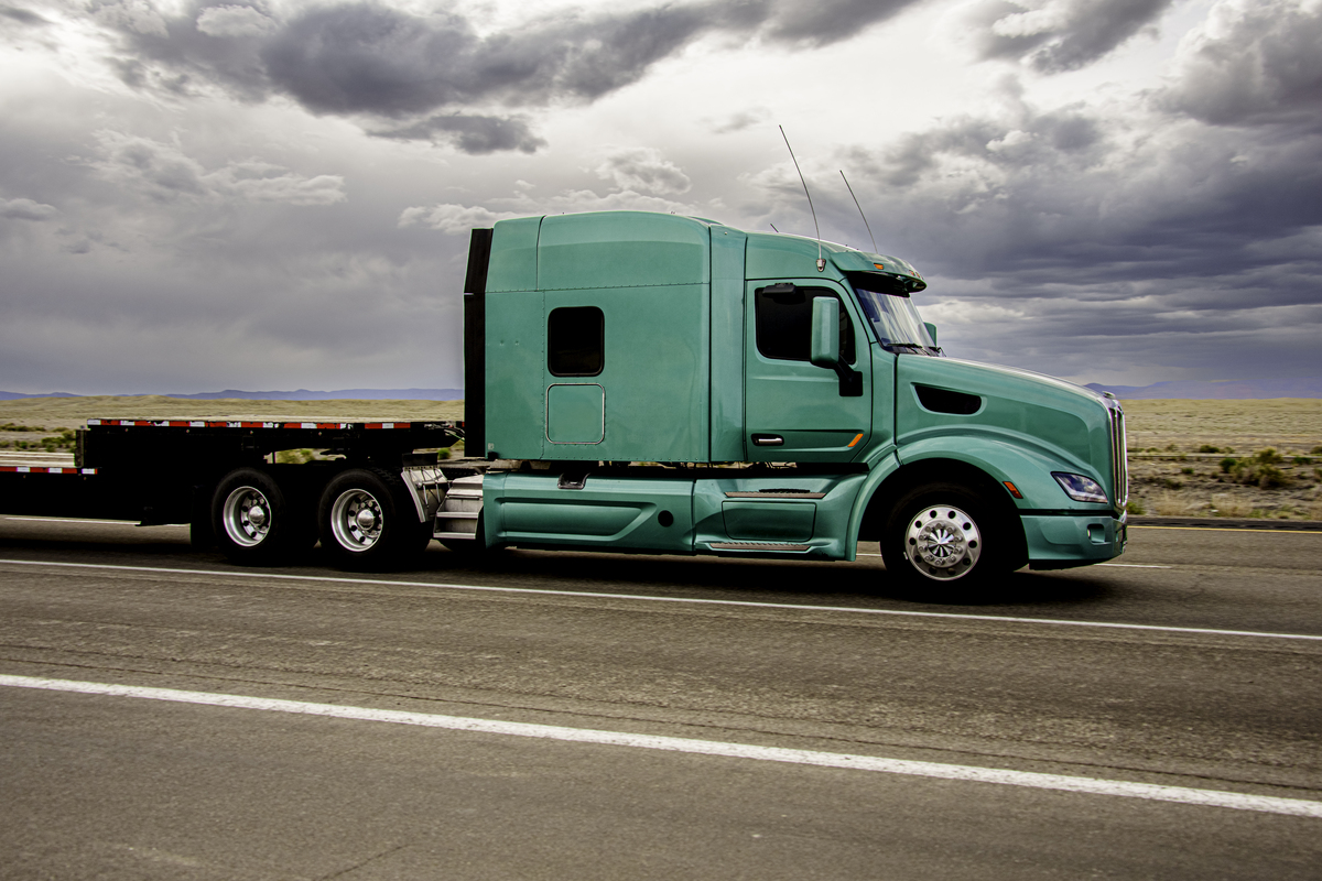 Securing Tractor Trucks with Lashing Belts for Efficient Cargo Transportation