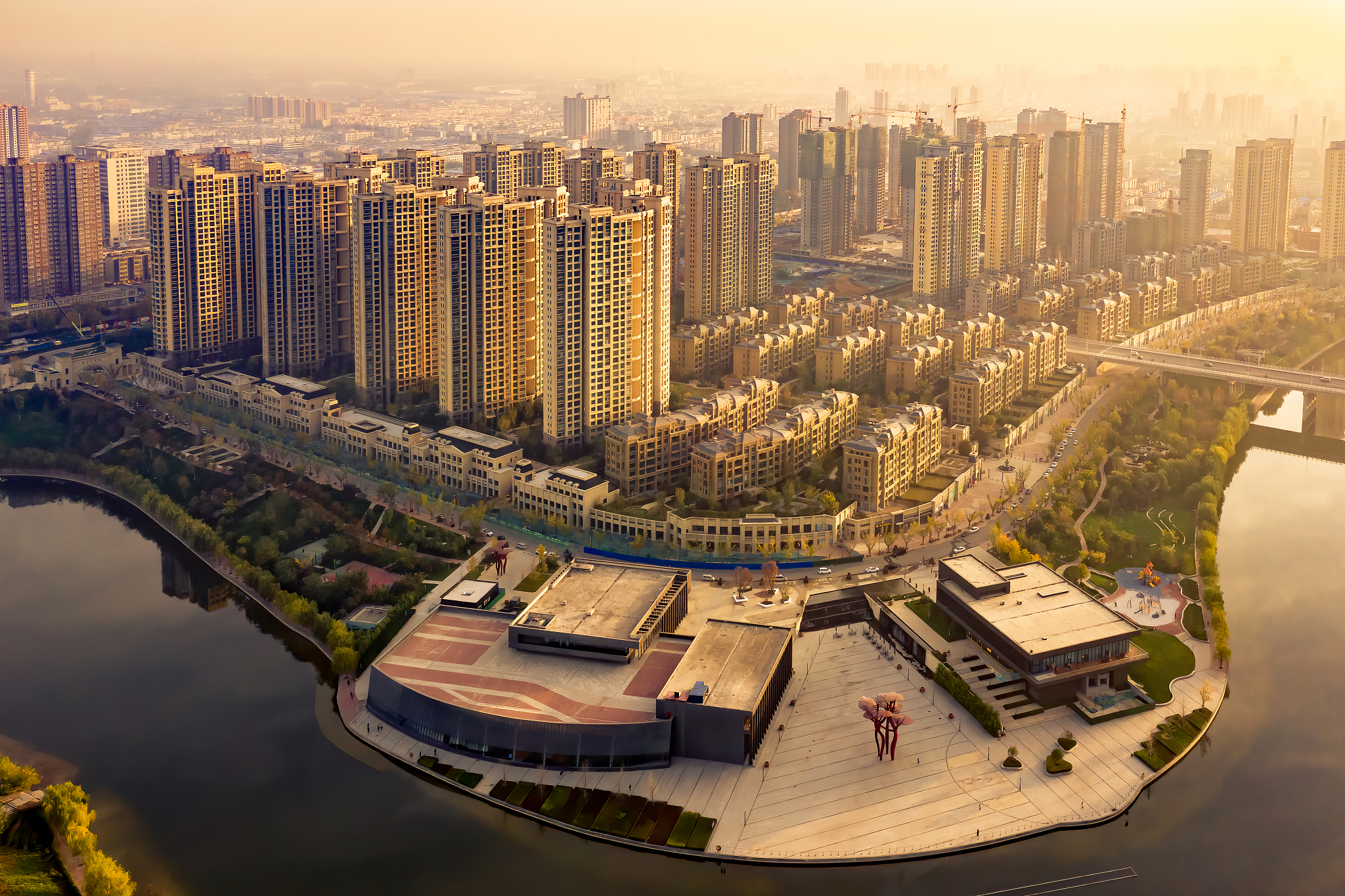 晨雾中的城市