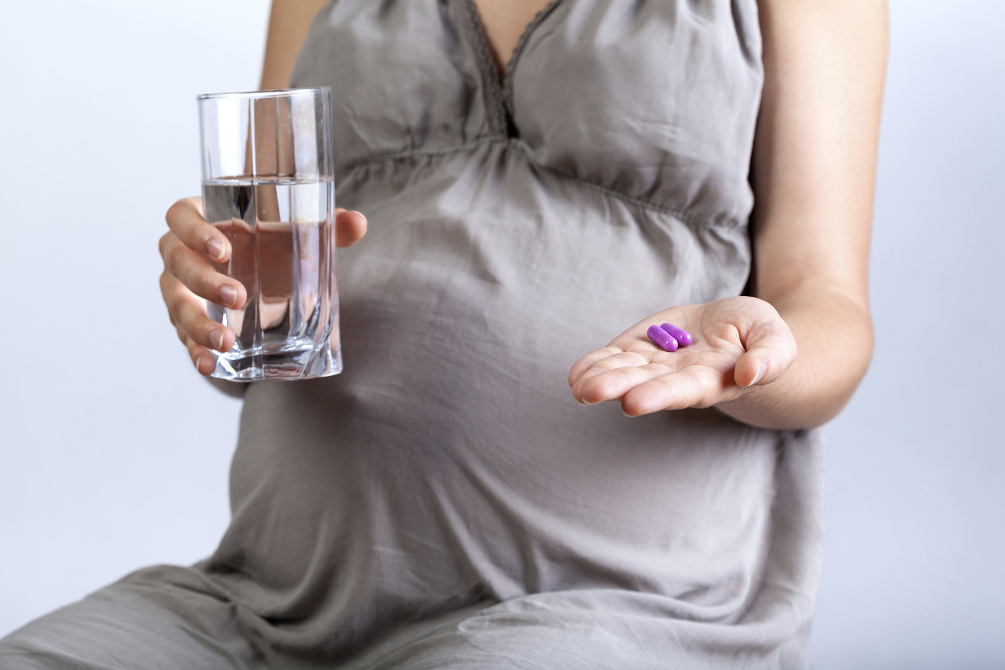 研究女性生殖健康的相关营养素和保健方法如叶酸、维生素D等探讨这些营养素对保胎的影响和作用机制为女性生殖健康的保护提供科学依据。