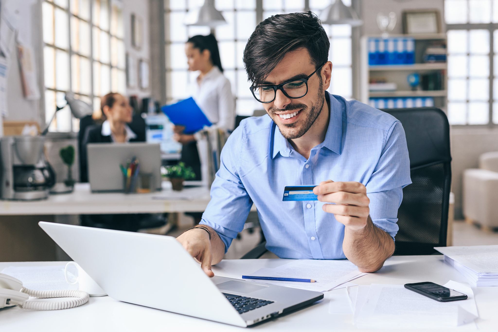 businessman is shopping online